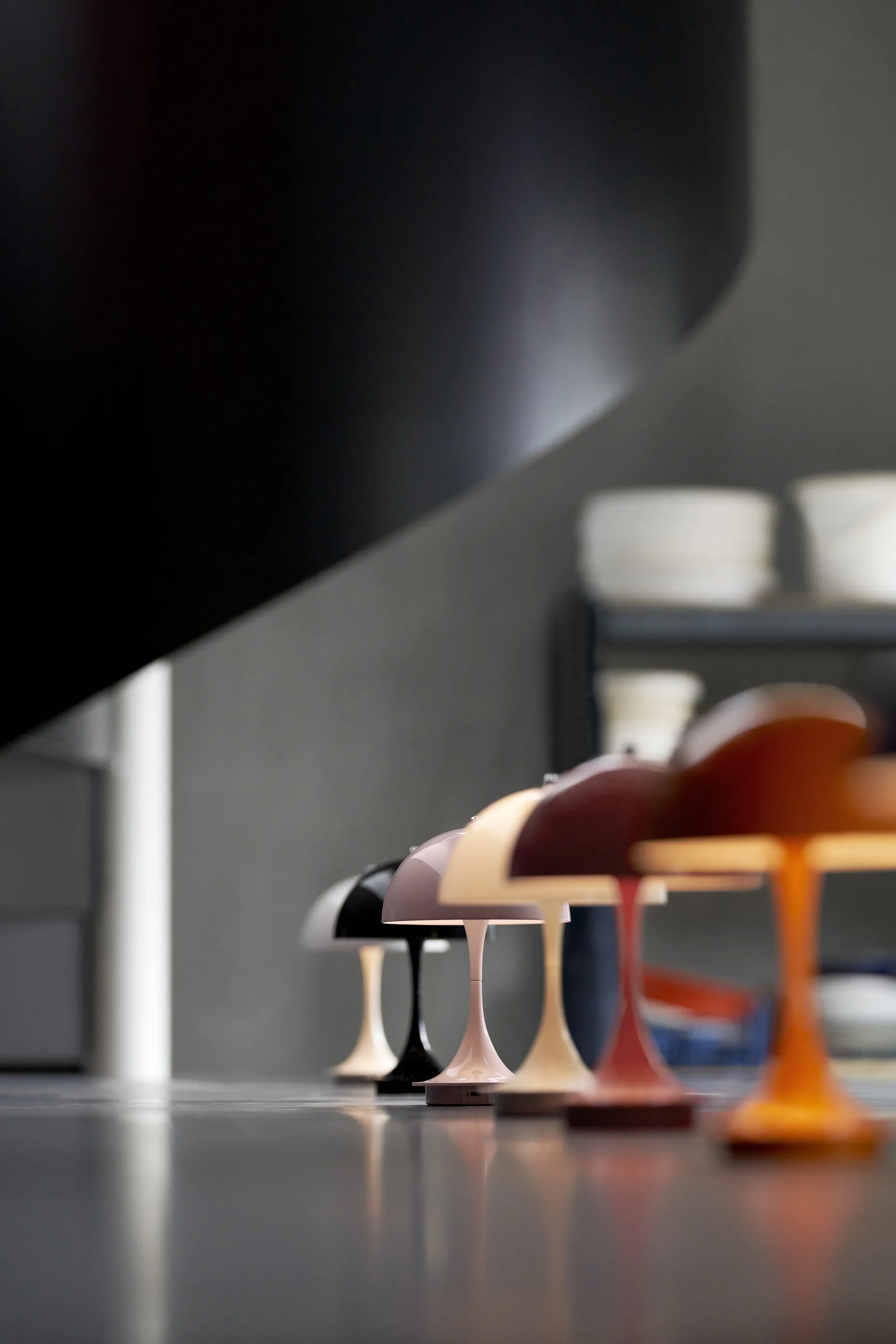 Candeeiro de mesa Panthella 160 portable, Vidro opala Louis Poulsen