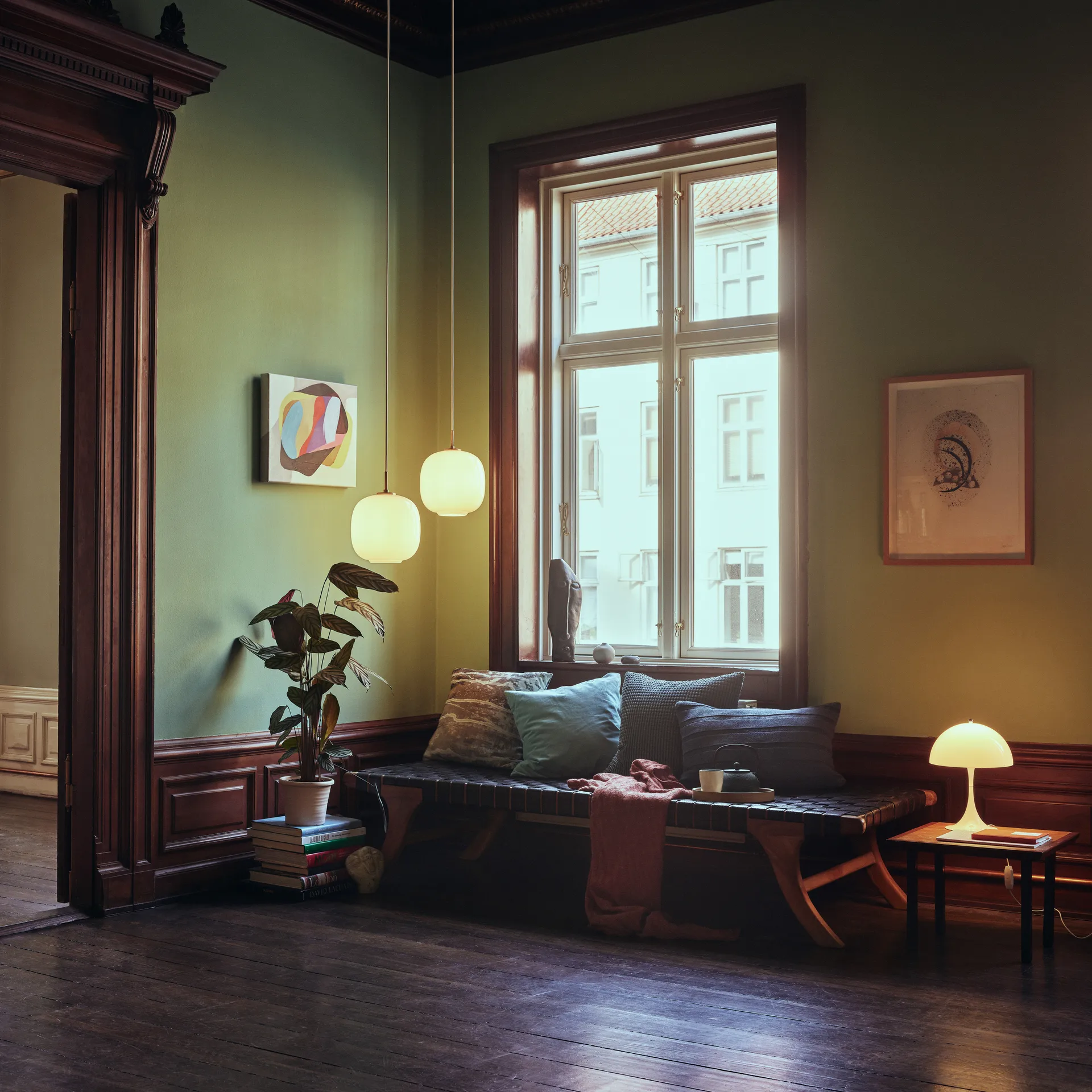 Candeeiro de mesa Panthella 250, Branco opala Louis Poulsen