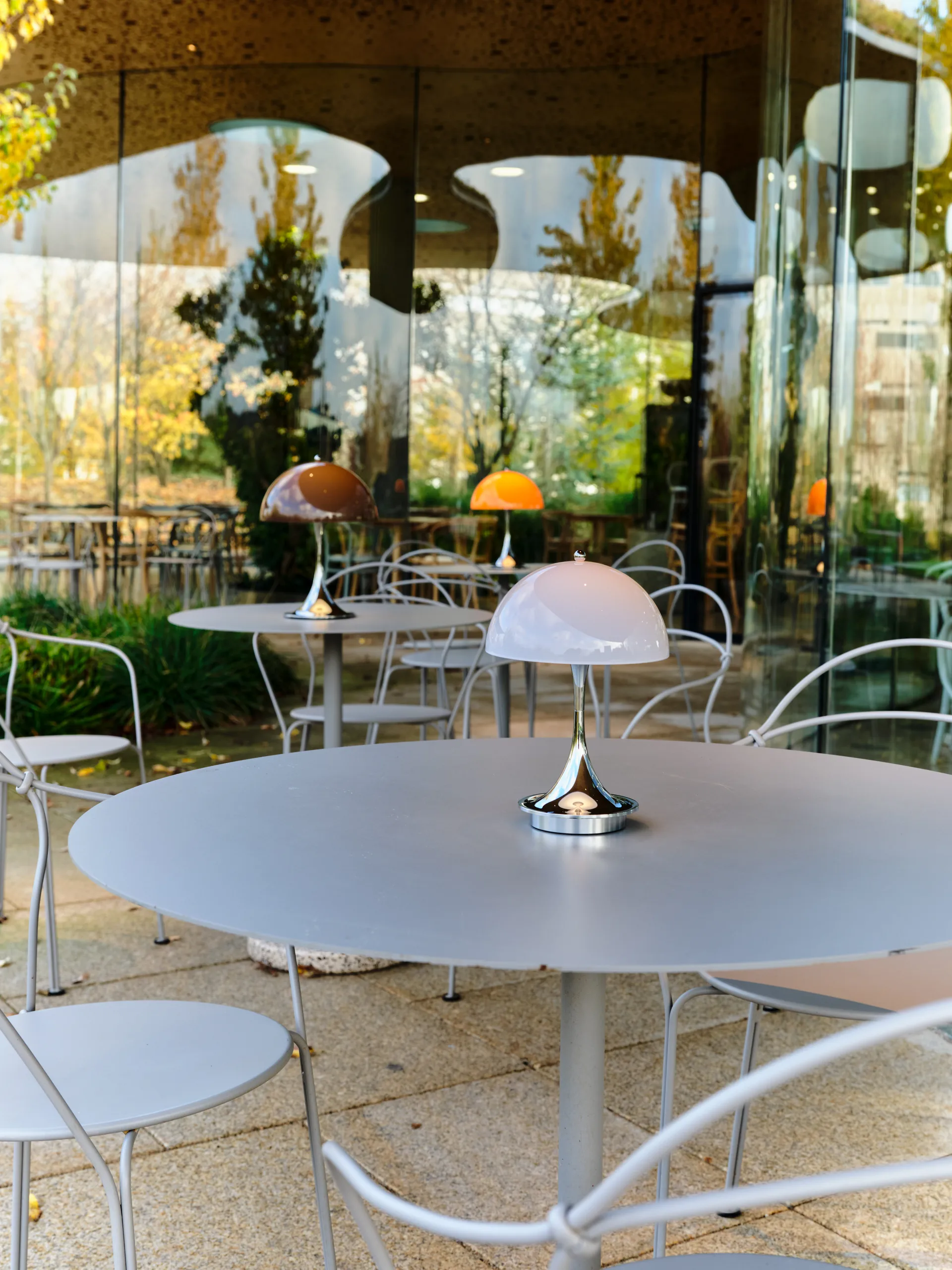 Candeeiro de mesa Panthella 250 portable V3, Original Opal Brown Louis Poulsen