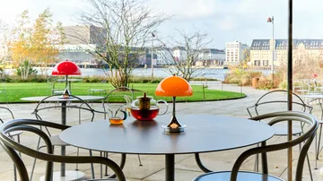 Candeeiro de mesa Panthella 250 portable V3 - Original Opal Orange - Louis Poulsen