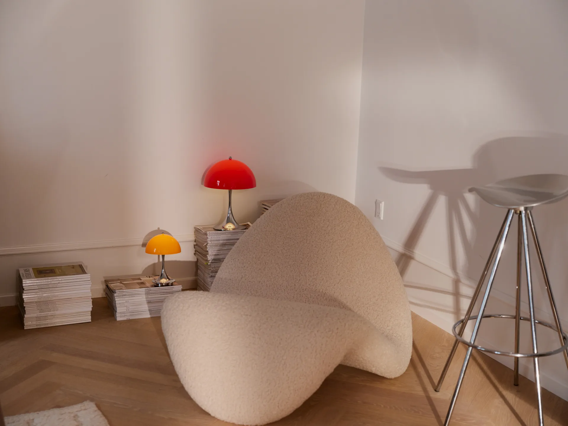 Candeeiro de mesa Panthella 250 portable V3, Original Opal Red Louis Poulsen