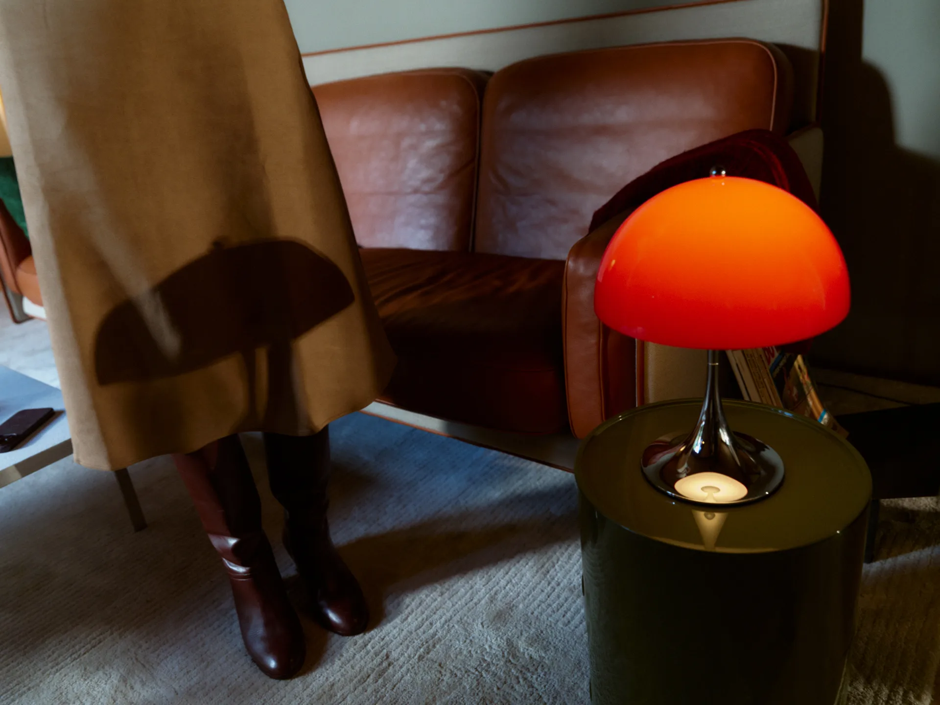 Candeeiro de mesa Panthella 250 portable V3, Original Opal Red Louis Poulsen