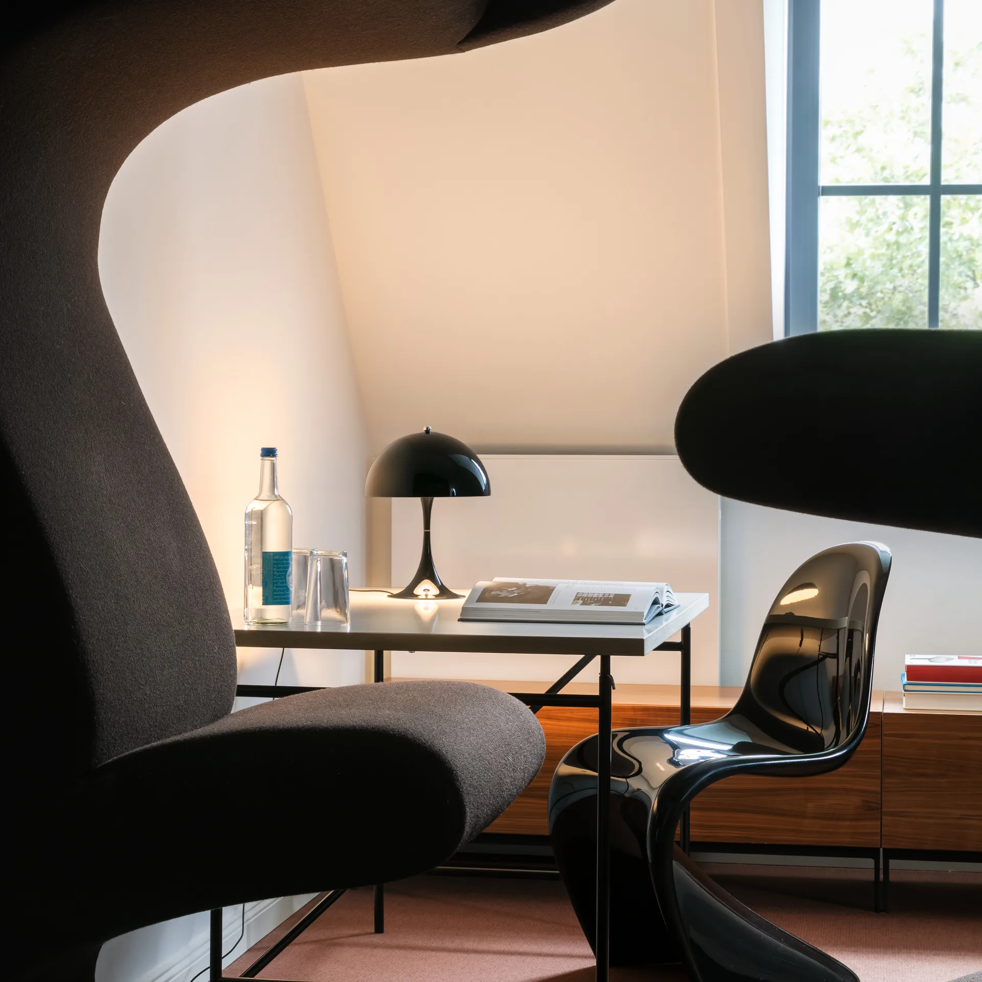 Candeeiro de mesa Panthella 250, Preto Louis Poulsen