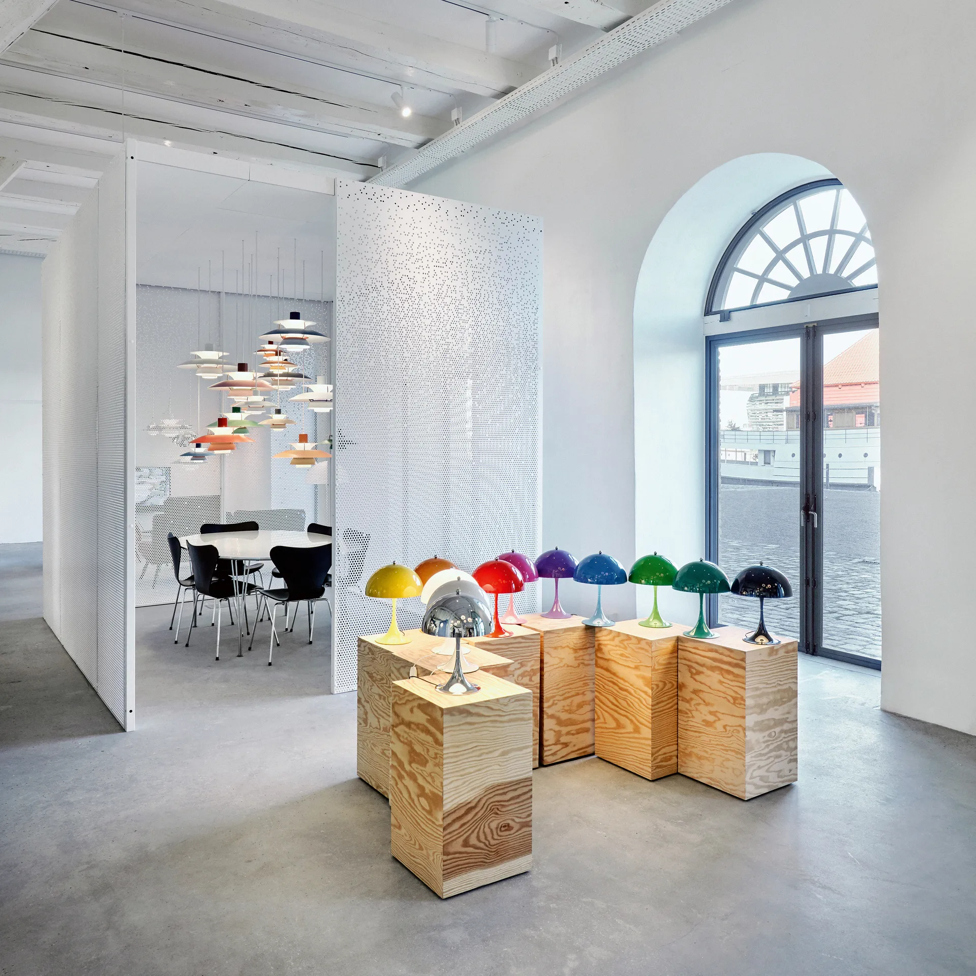 Candeeiro de mesa Panthella 250, Preto Louis Poulsen