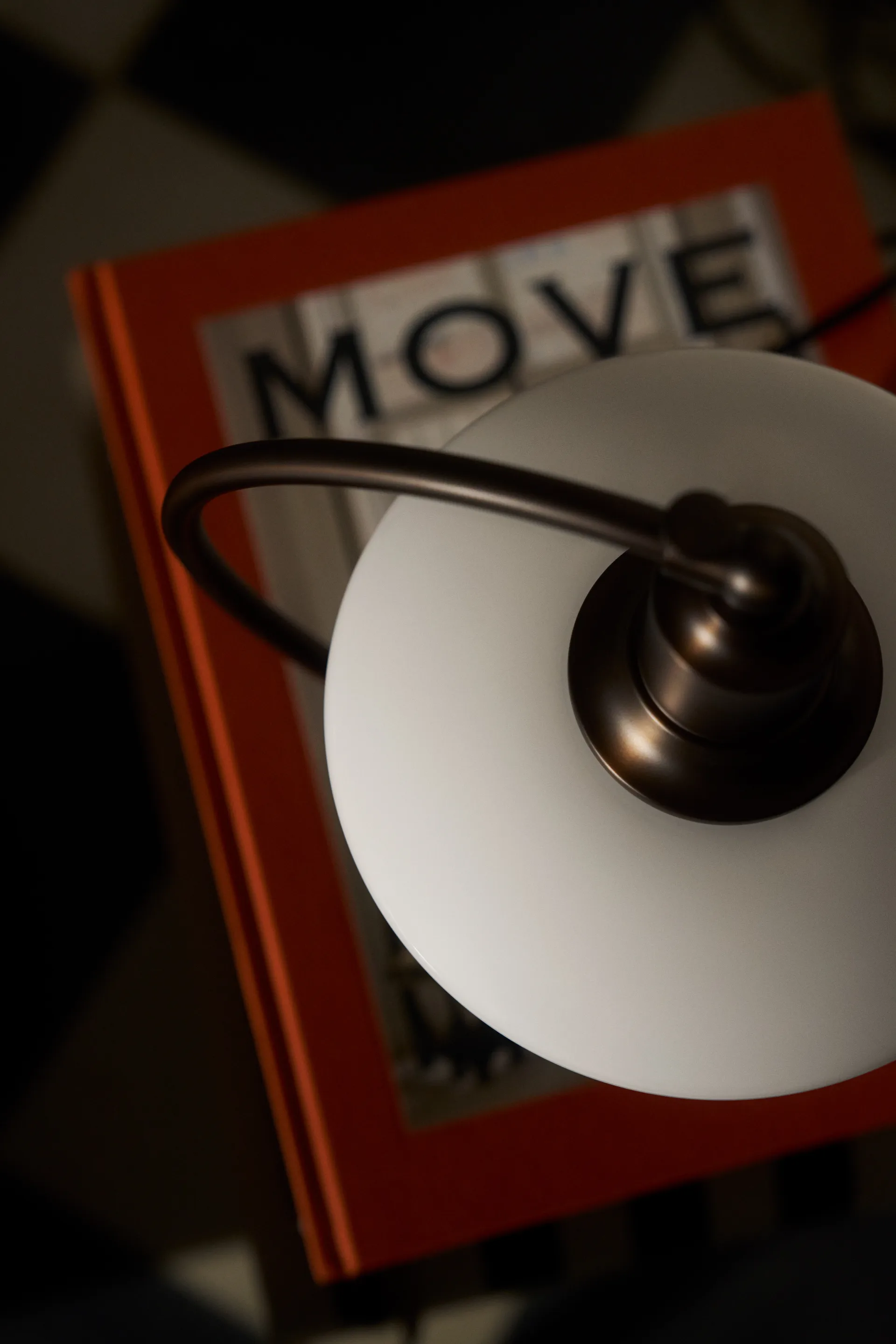 Candeeiro de mesa PH 2/2 Luna, Aged brass-vidro opalino Louis Poulsen