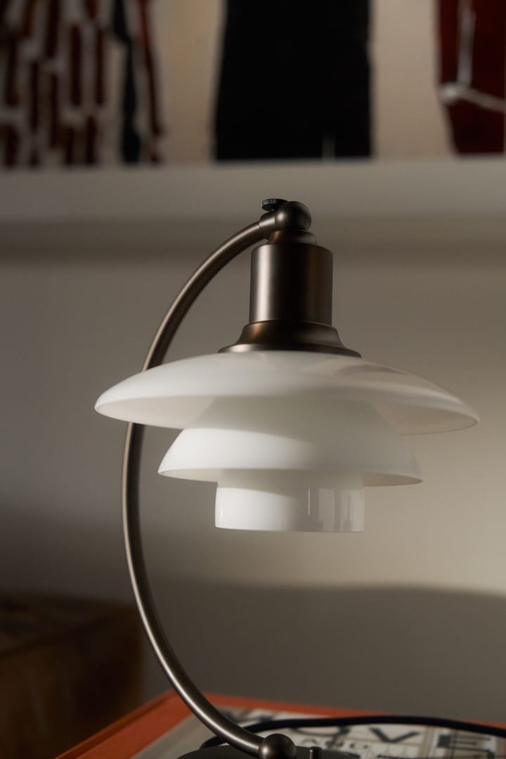 Candeeiro de mesa PH 2/2 Luna, Aged brass-vidro opalino Louis Poulsen