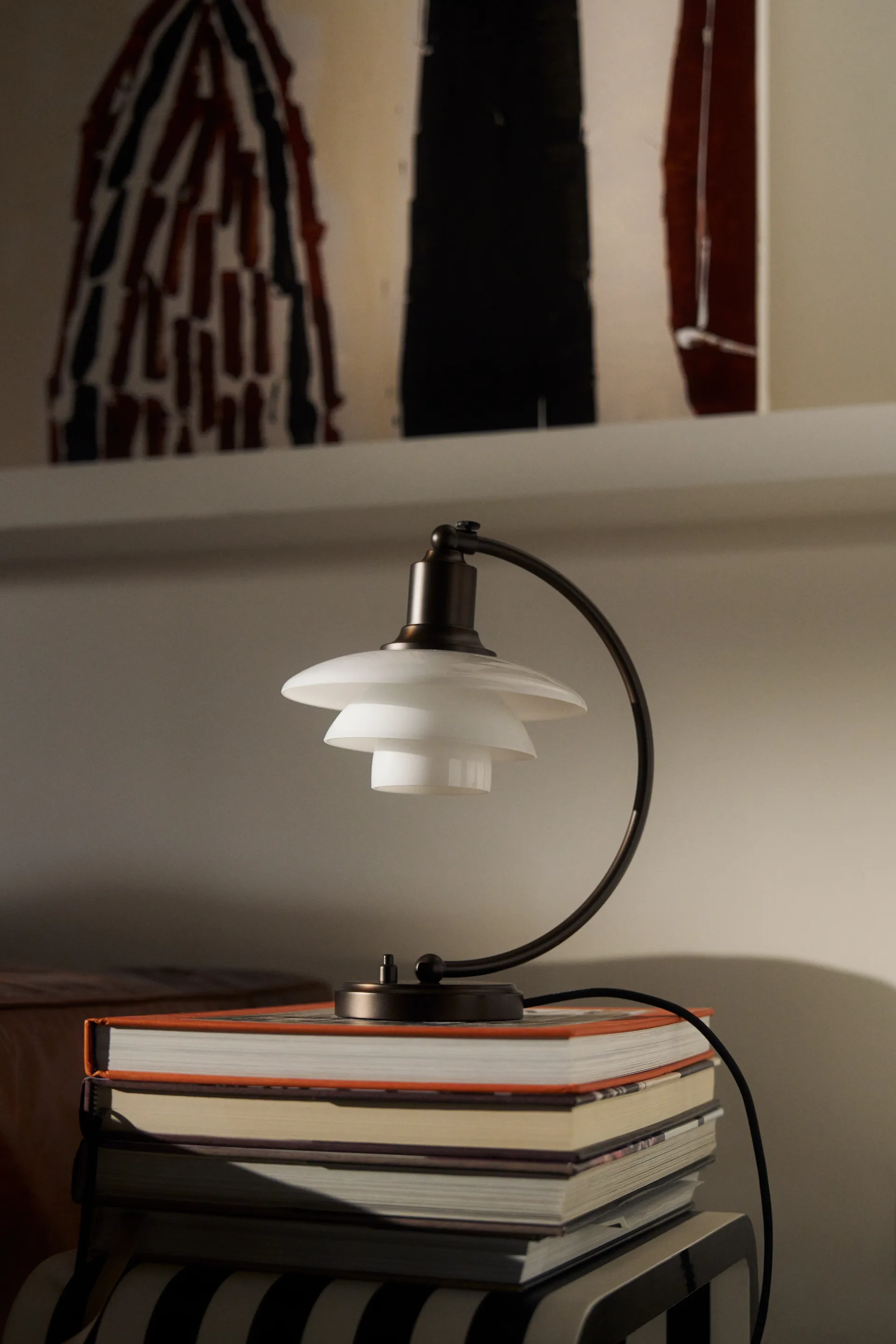 Candeeiro de mesa PH 2/2 Luna, Aged brass-vidro opalino Louis Poulsen