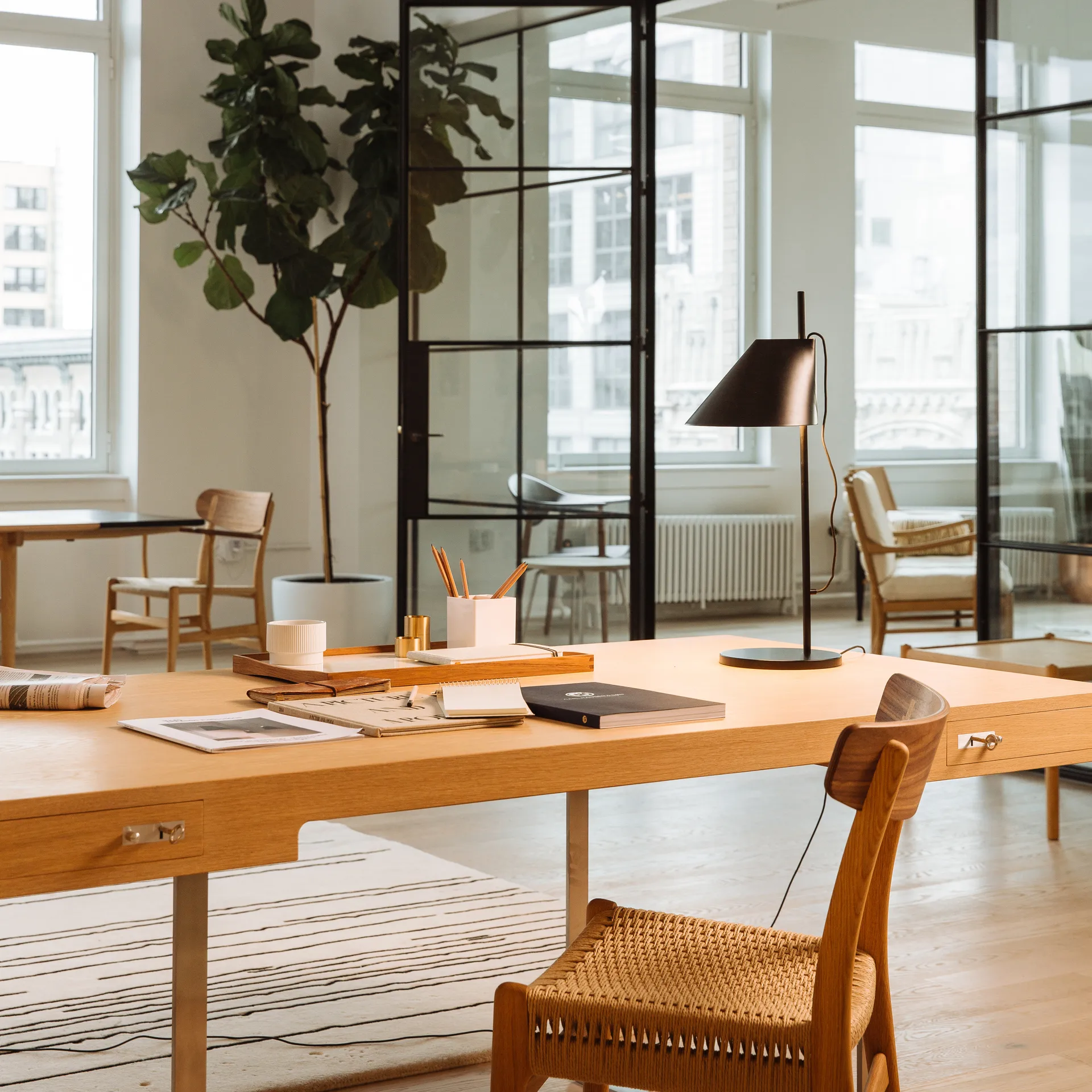 Candeeiro de mesa Yuh, Preto Louis Poulsen