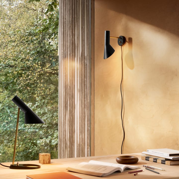 Candeeiro de parede AJ, Brass-black Louis Poulsen