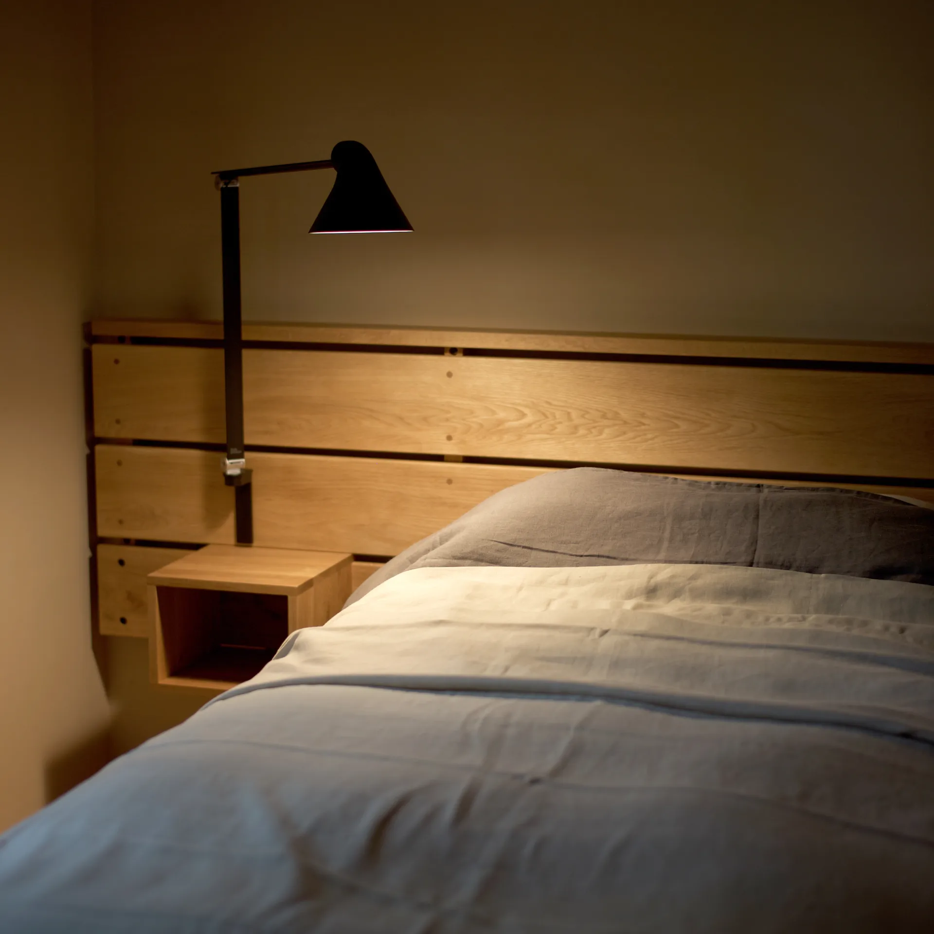 Candeeiro de parede com cabo longo NJP, Preto Louis Poulsen