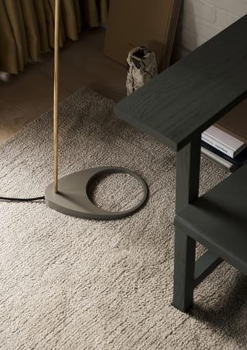 Candeeiro de pé AJ - Brass-warm grey - Louis Poulsen