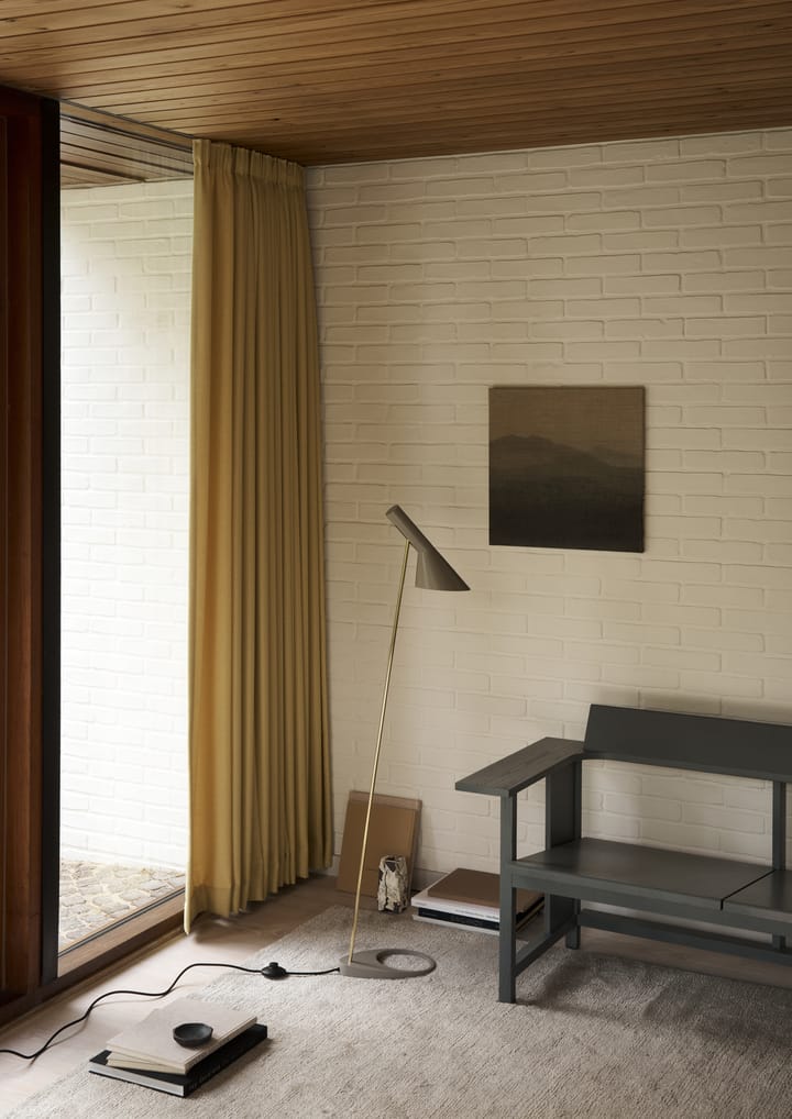 Candeeiro de pé AJ, Brass-warm grey Louis Poulsen
