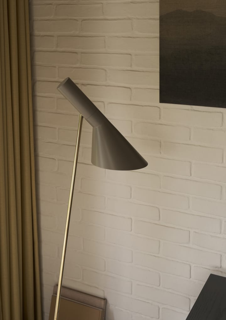 Candeeiro de pé AJ, Brass-warm grey Louis Poulsen