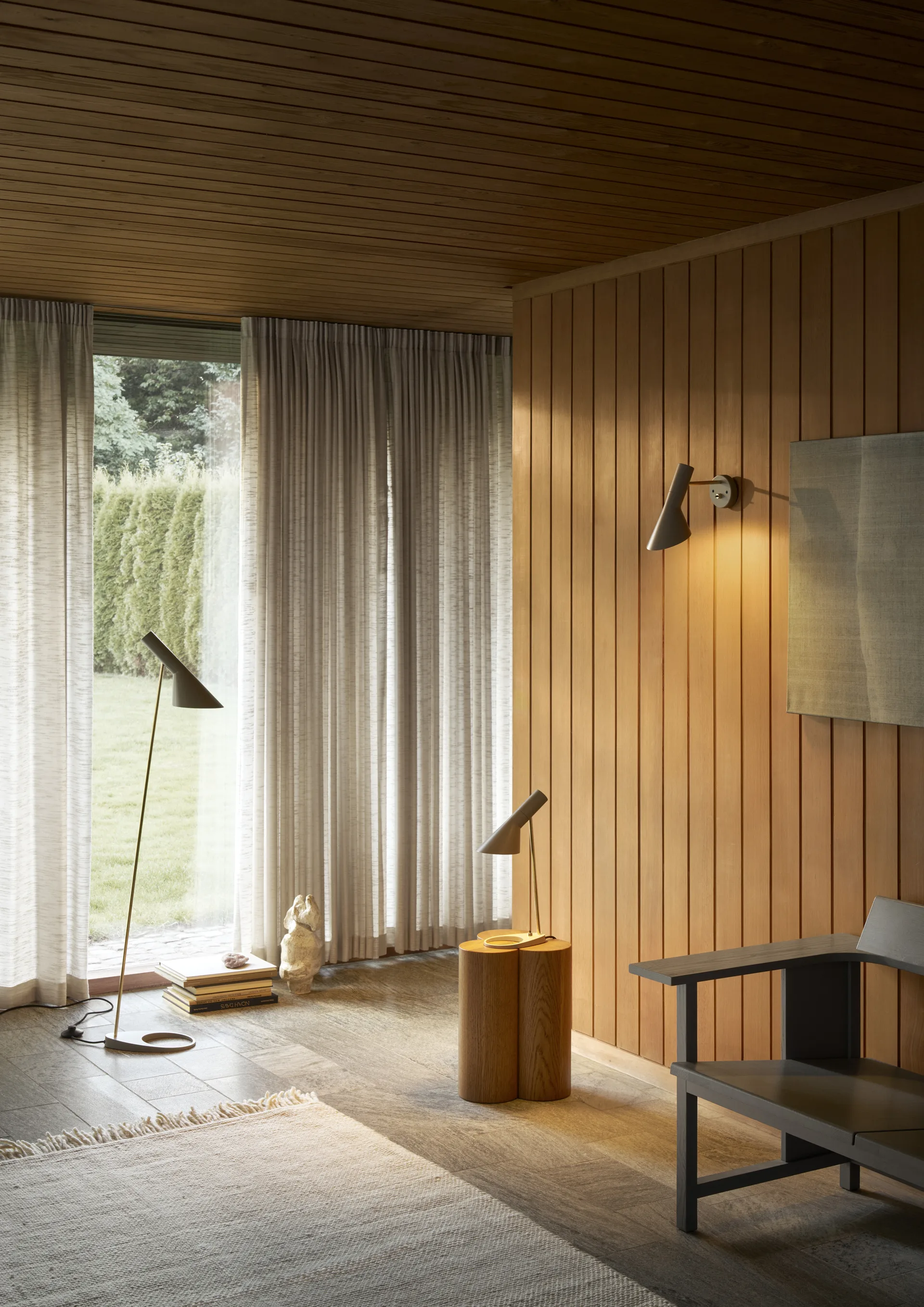 Candeeiro de pé AJ, Brass-warm grey Louis Poulsen