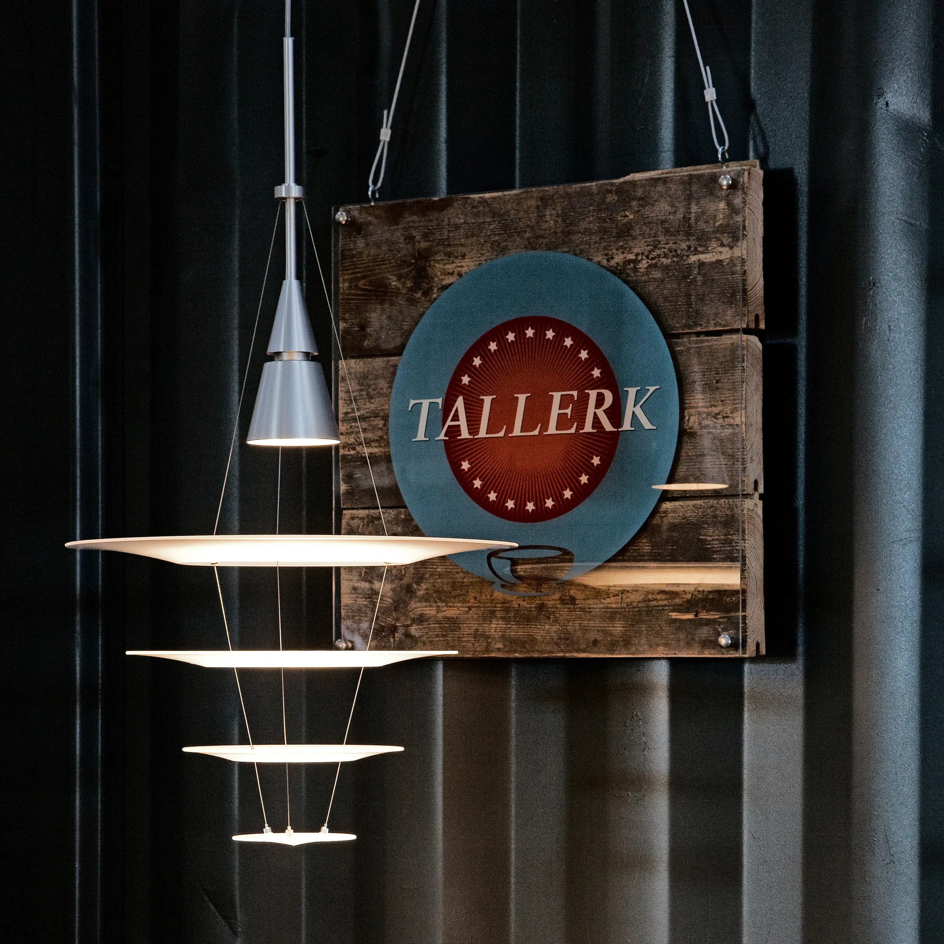 Candeeiro suspenso Enigma 825, Preto, LED Louis Poulsen