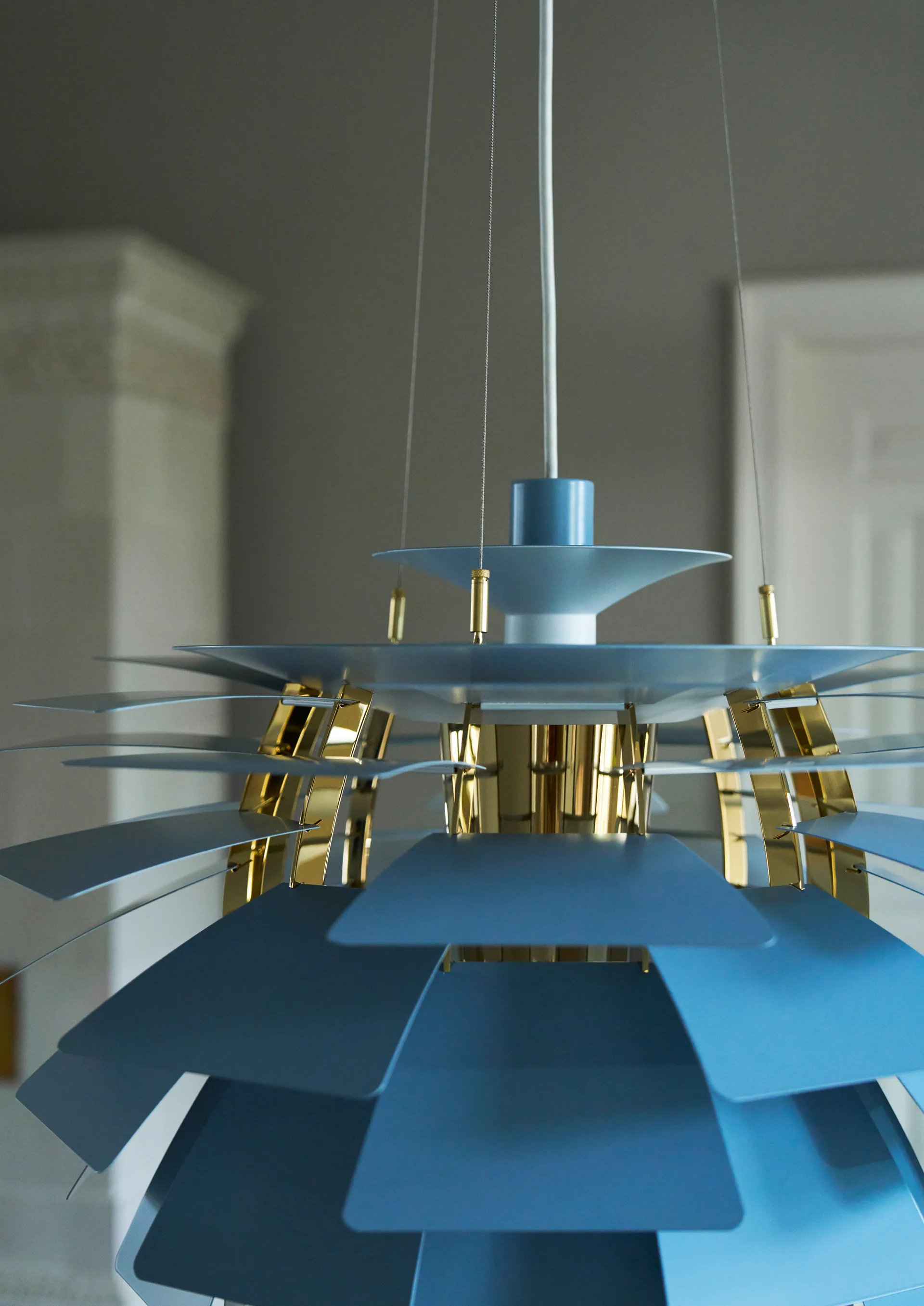 Candeeiro suspenso PH Artichoke Ø60 cm, Dusty blue-brass metallised Louis Poulsen