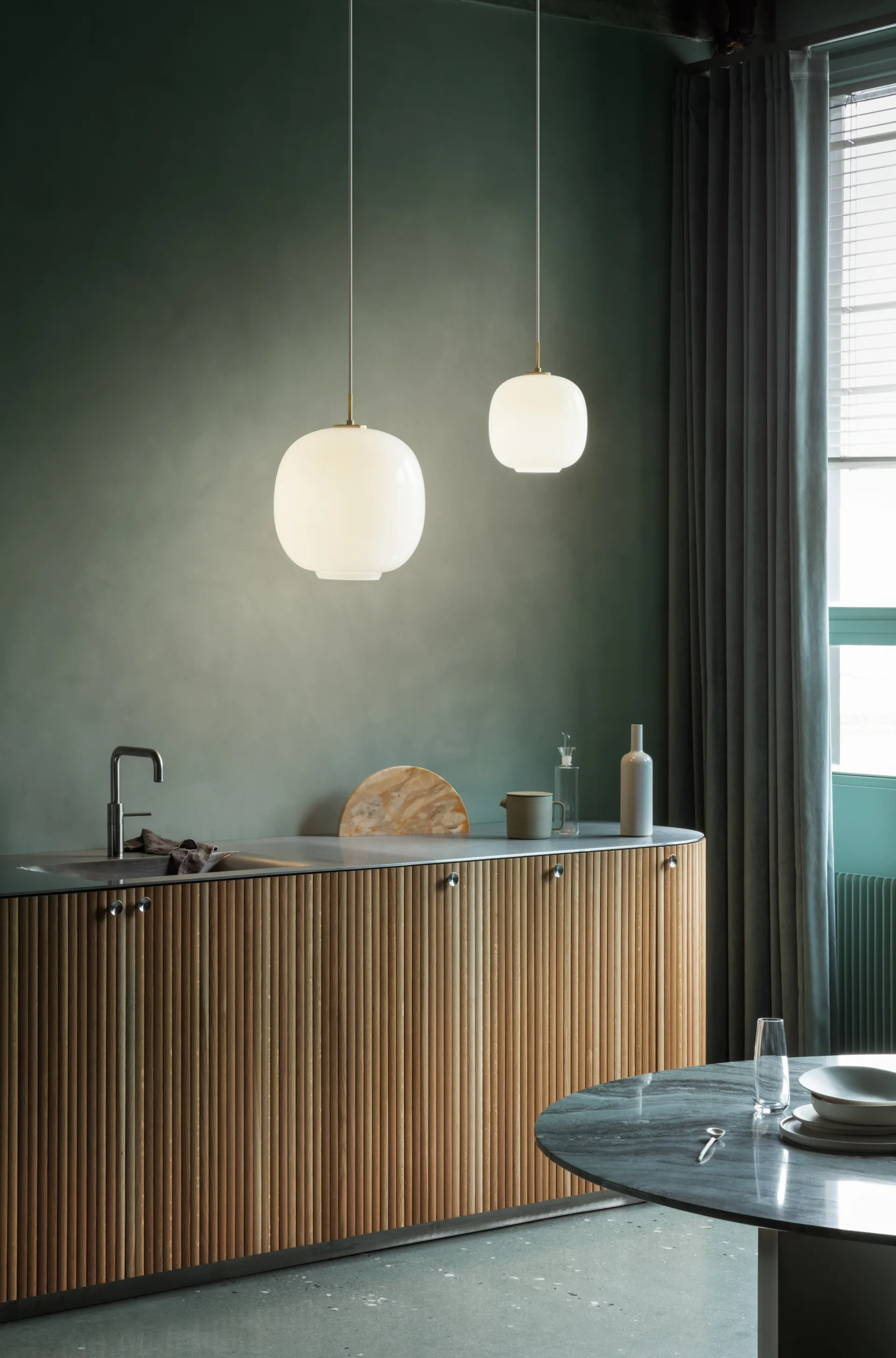 Candeeiro suspenso VL45 Radiohus Ø25 cm, Brass-white opal glass Louis Poulsen