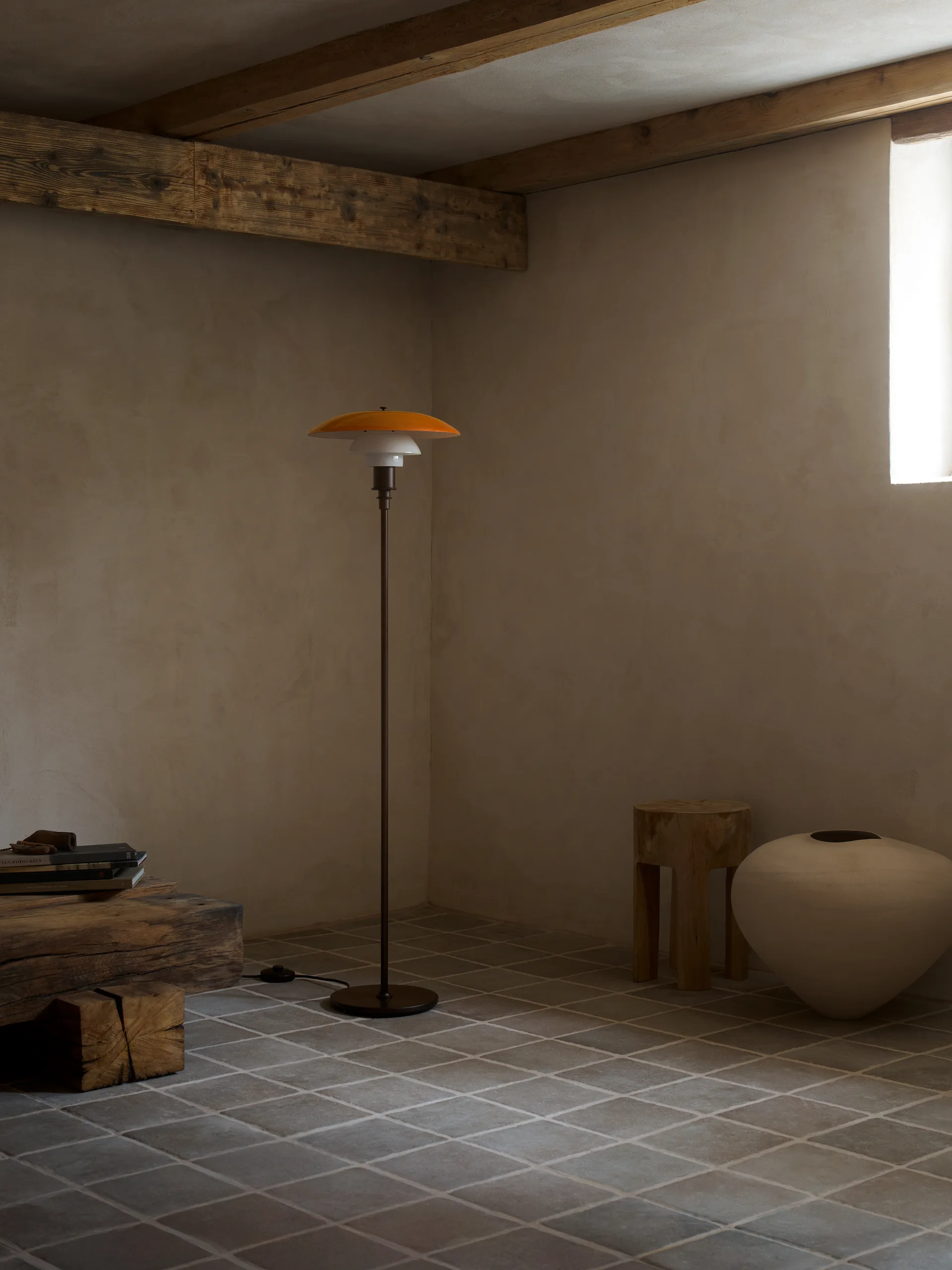 PH 3½-2½ candeeiro de pé Centenary Edition, Amber-opal white Louis Poulsen