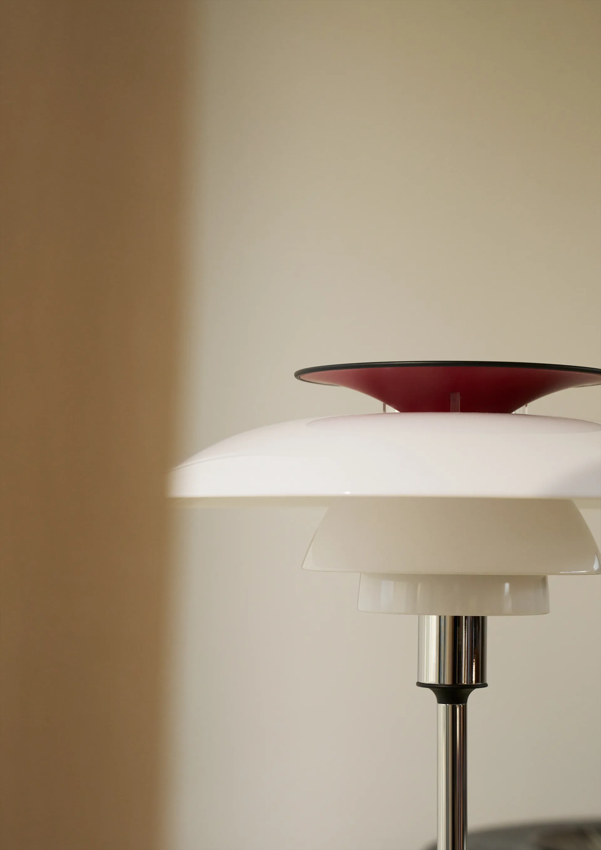 PH 80 candeeiro de mesa, Opala branca, cromado Louis Poulsen