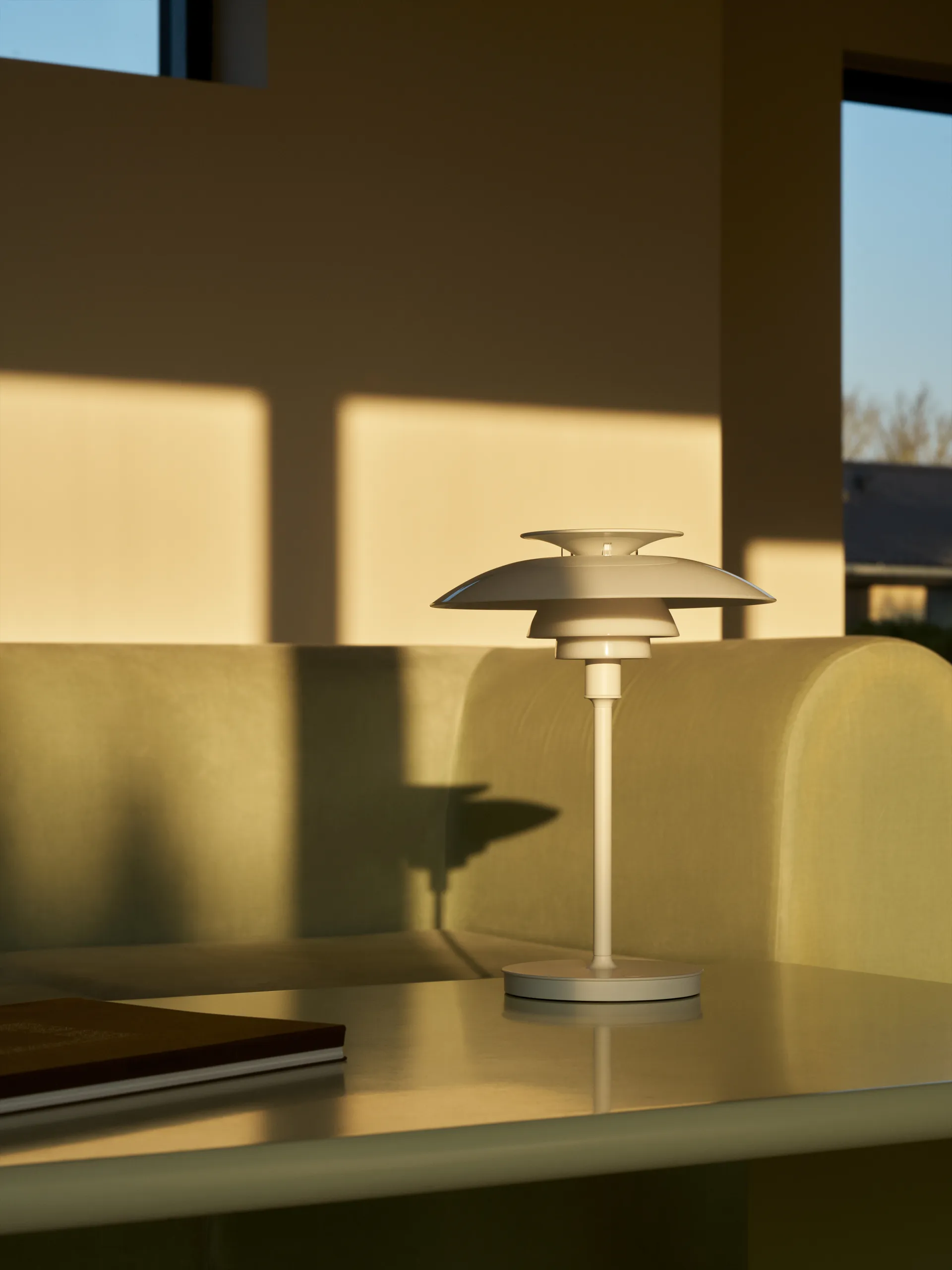 PH 80 candeeiro de mesa portátil, Opala branca, branca Louis Poulsen