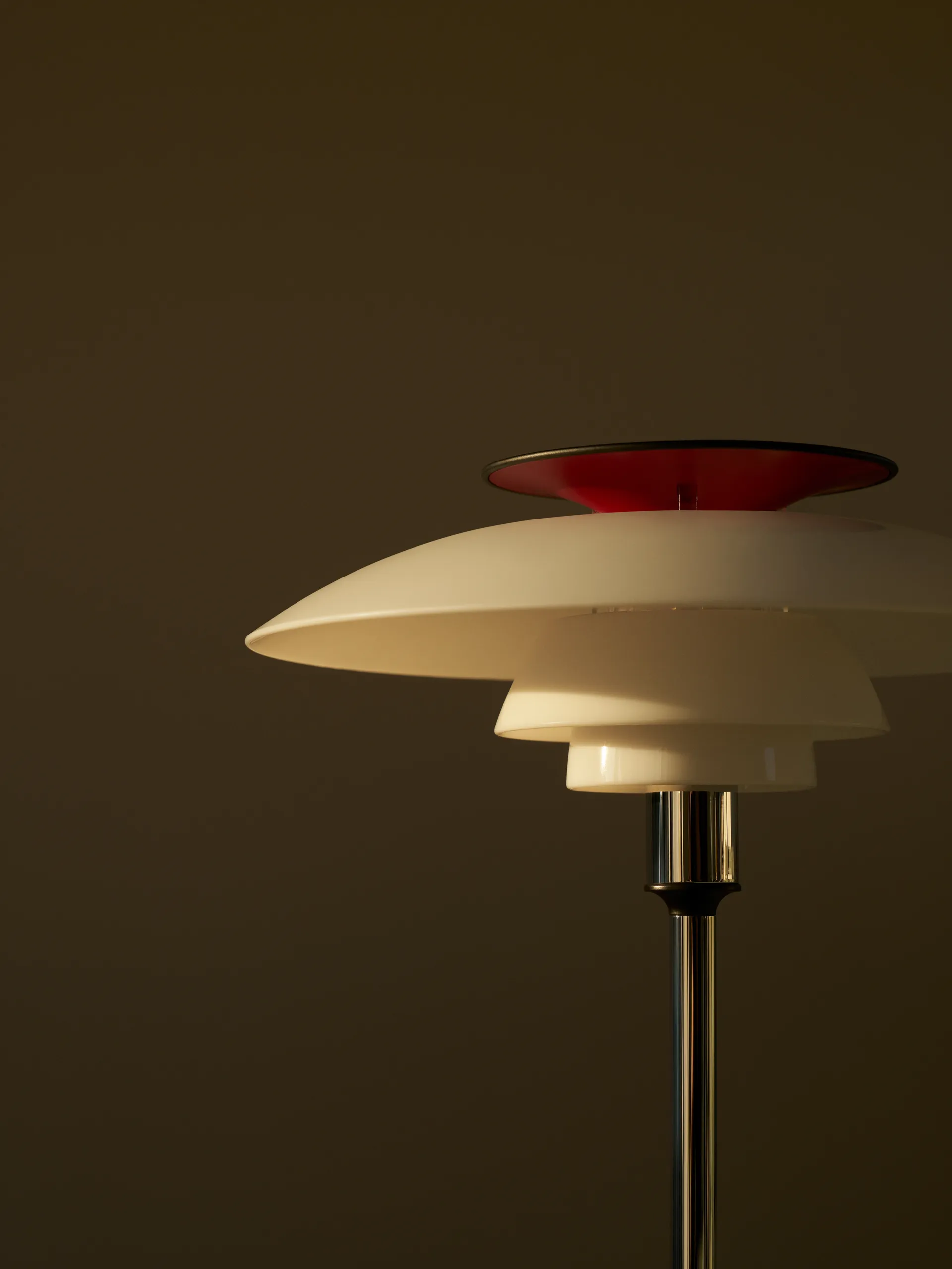 PH 80 candeeiro de mesa portátil, Opala branca, cromado Louis Poulsen