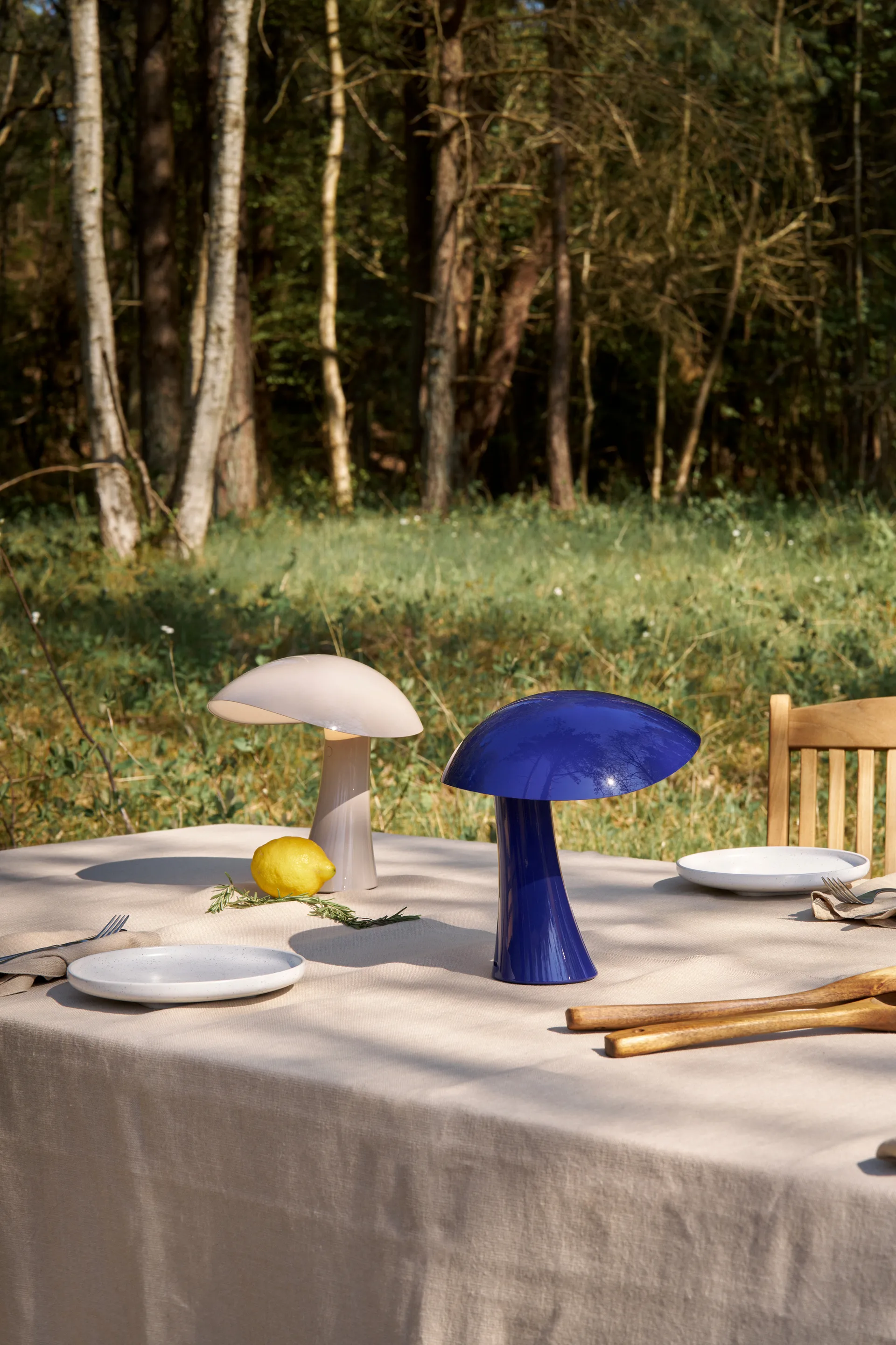 Rumee 220 candeeiro de mesa portátil, Azul noite Louis Poulsen