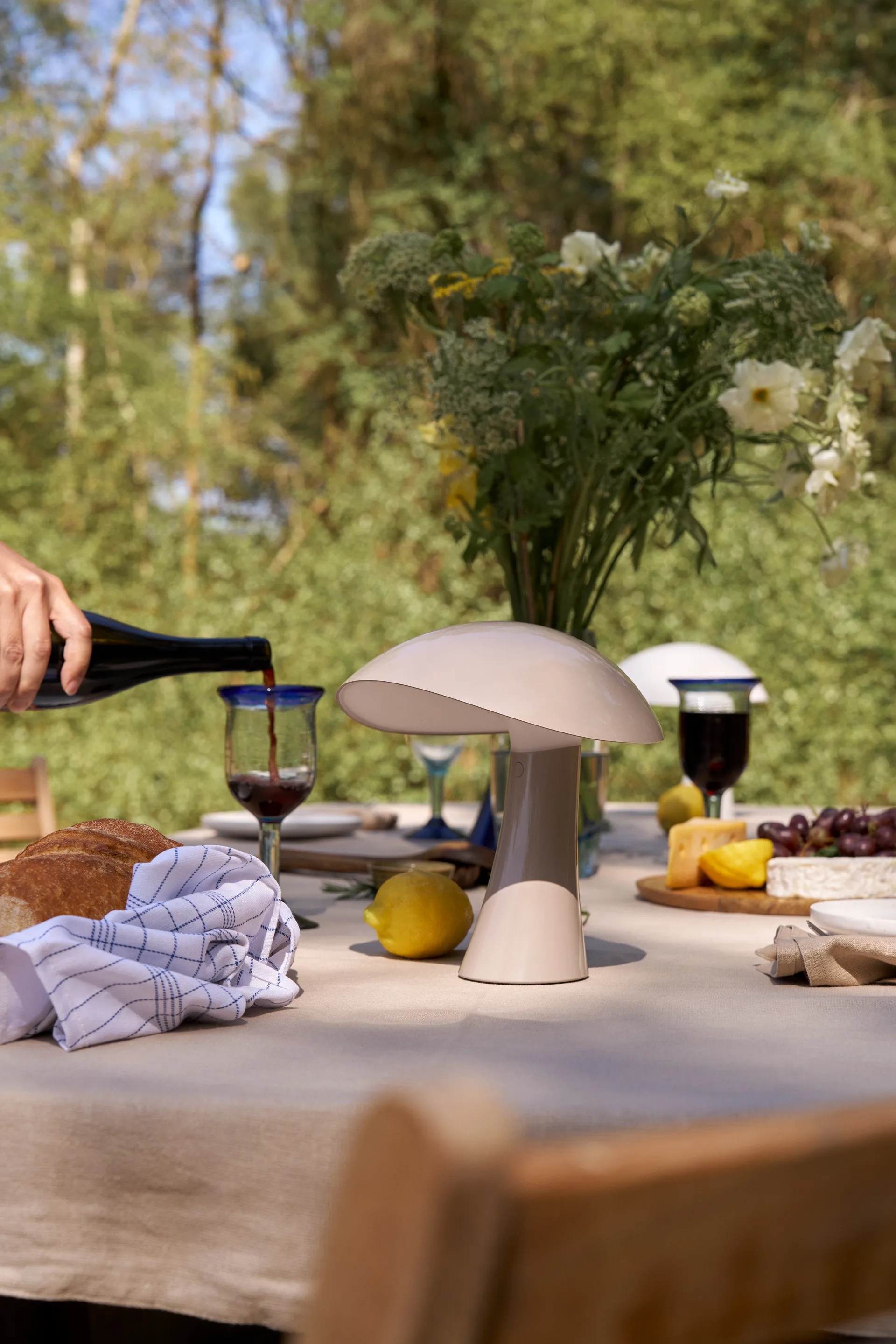 Rumee 220 candeeiro de mesa portátil, Cinza terra Louis Poulsen