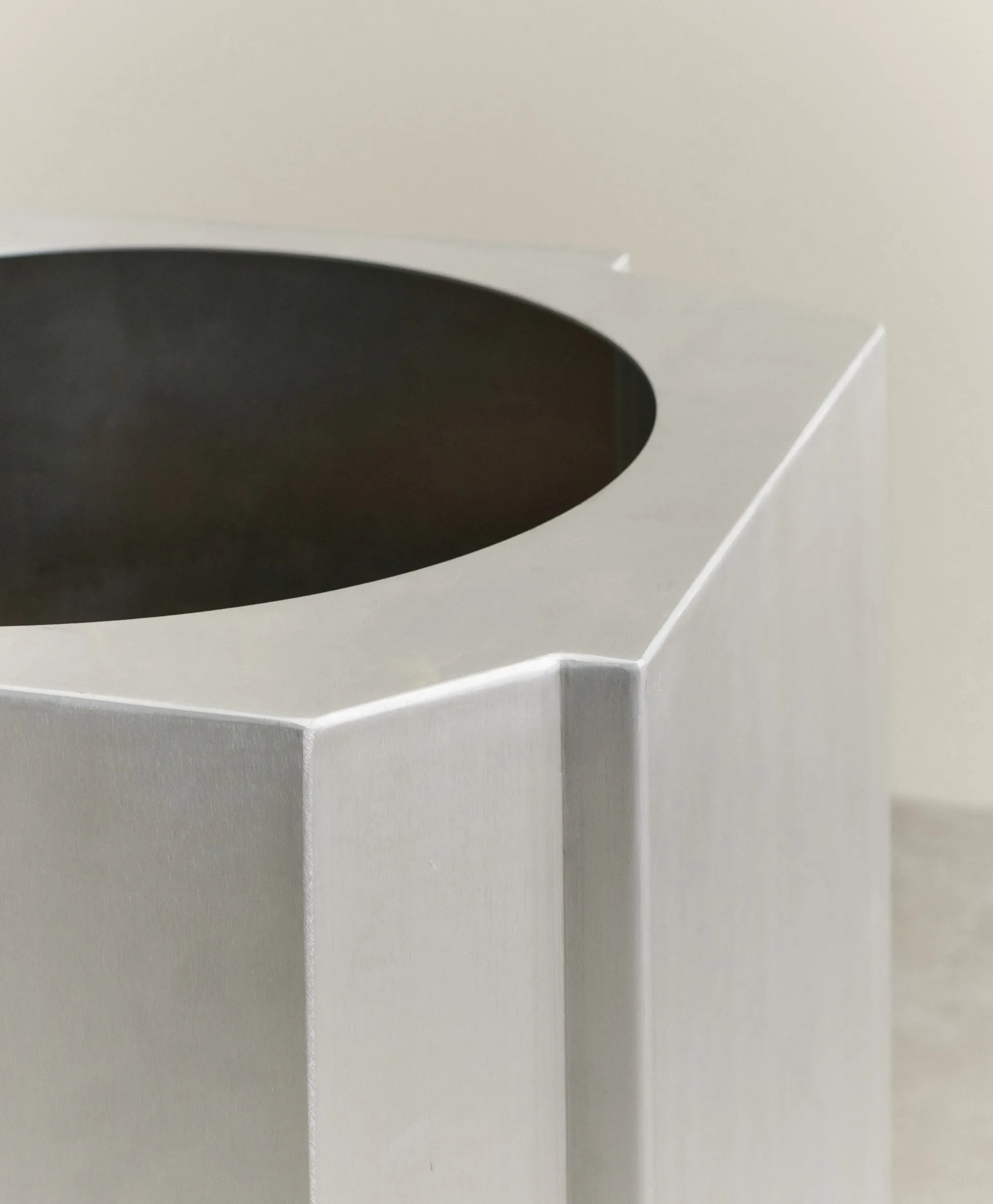 Vaso Funki L 52 cm, Alumínio Escovado Louise Roe