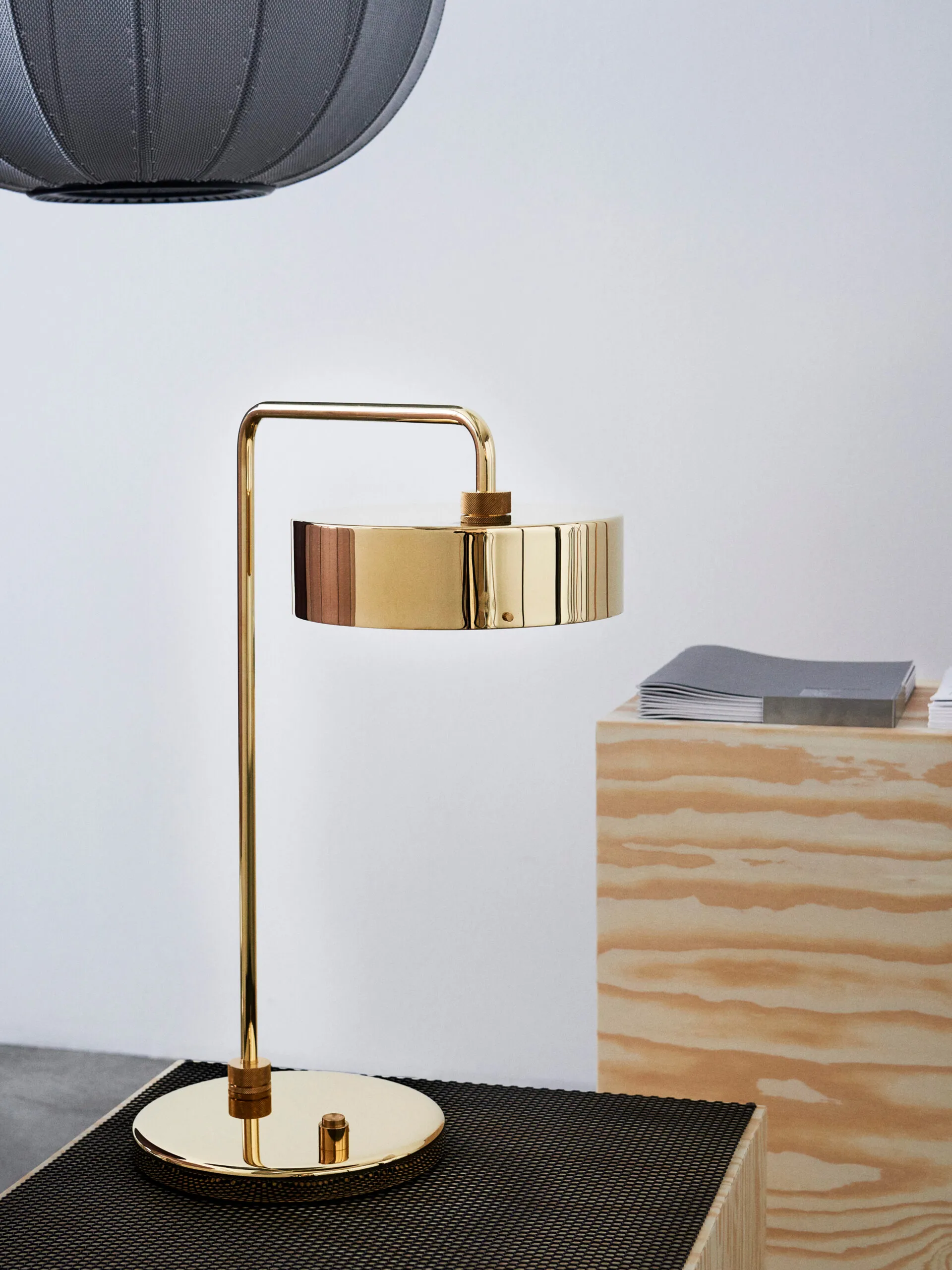 Candeeiro de mesa Petite Machine, Polished brass Made By Hand