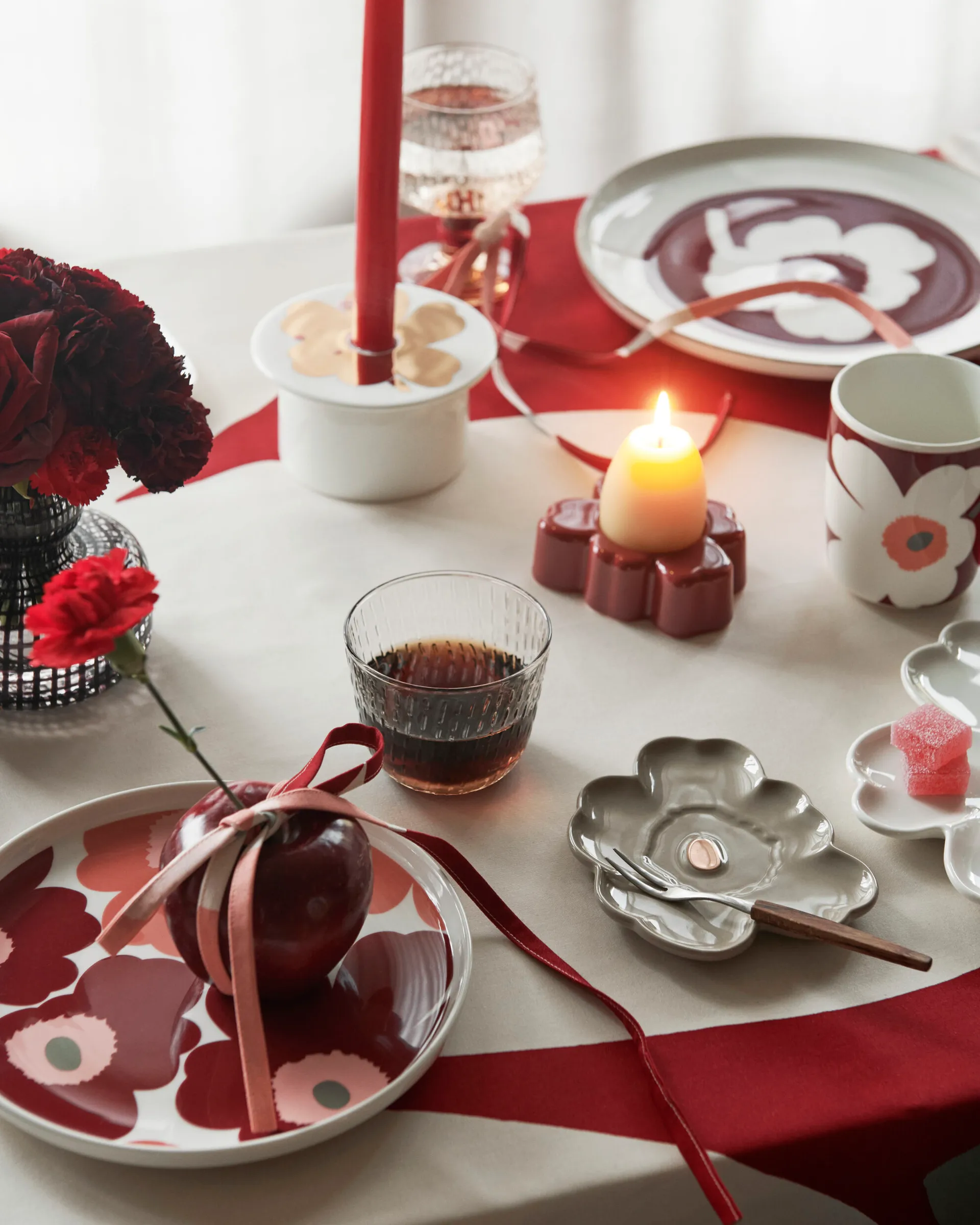 Chávena Unikko 60º aniversário 25 cl + prato 12x15 cm, White-dark cherry-ash grey Marimekko