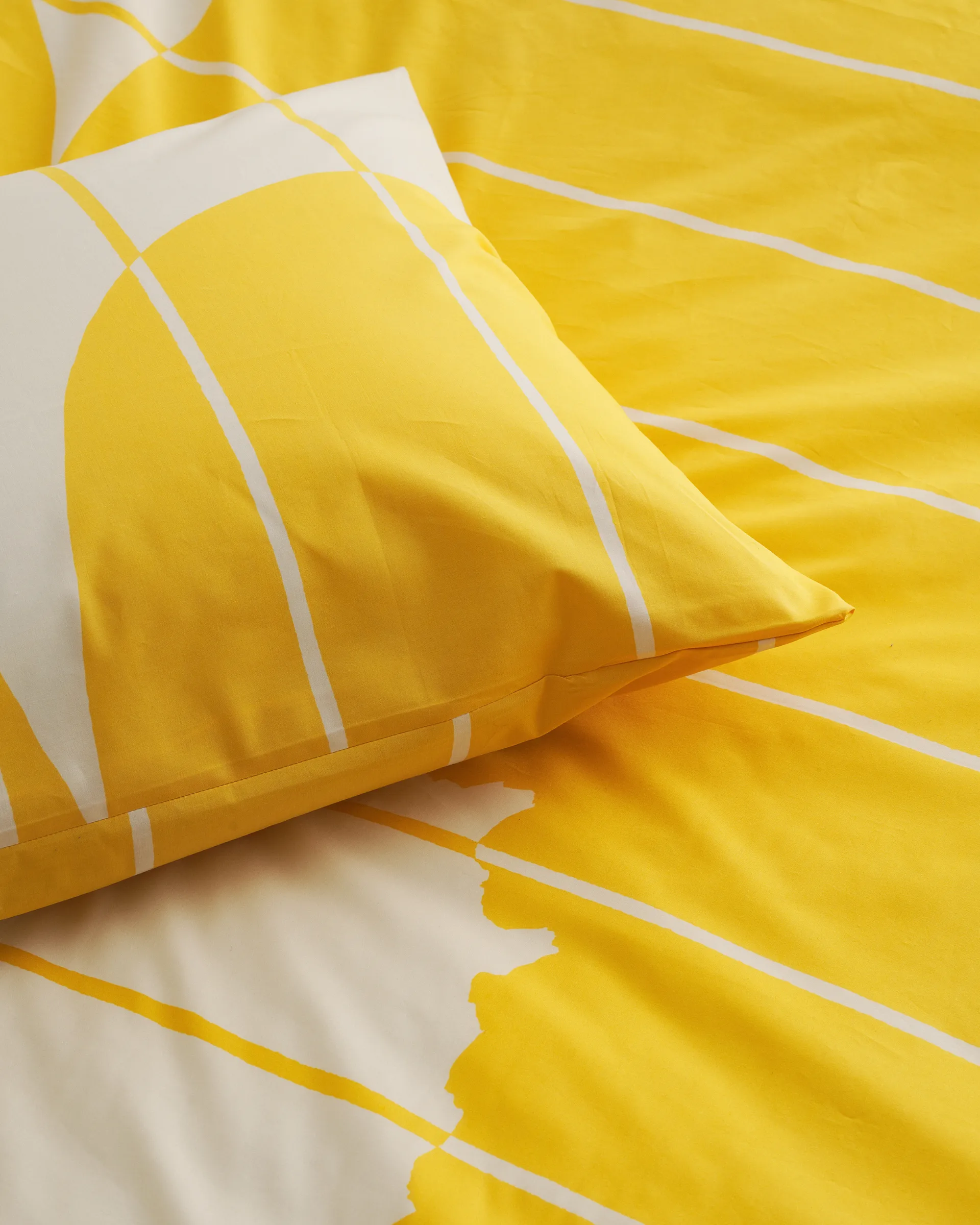 Fronha Vesi Unikko 50x60 cm, Spring yellow-ecru Marimekko