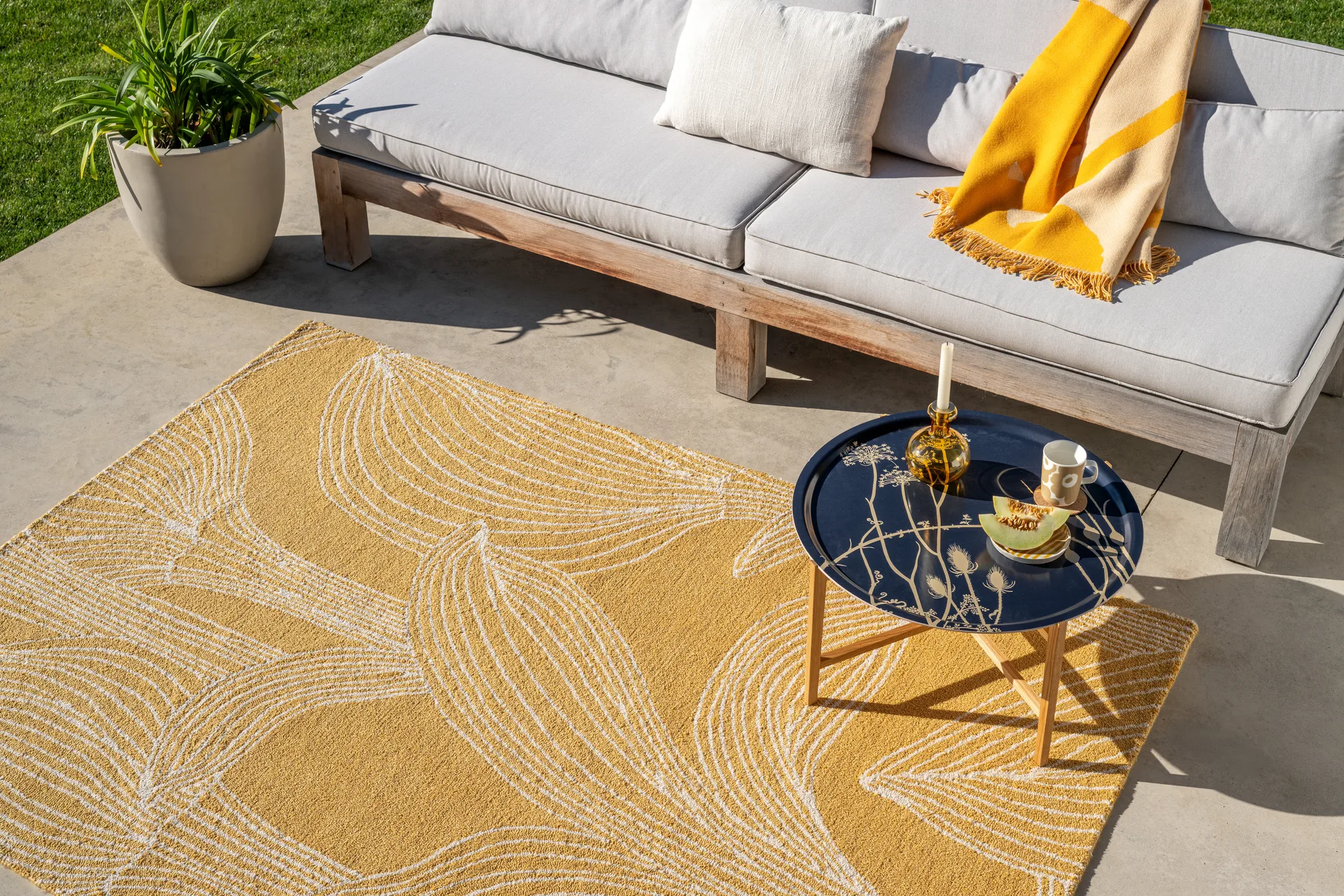 Kukat puhkeavat matte outdoor, Straw, 250x350 cm Marimekko