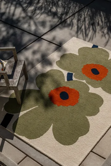 Tapete Unikko anniversary outdoor - Verde empoeirado, 140x200 cm - Marimekko