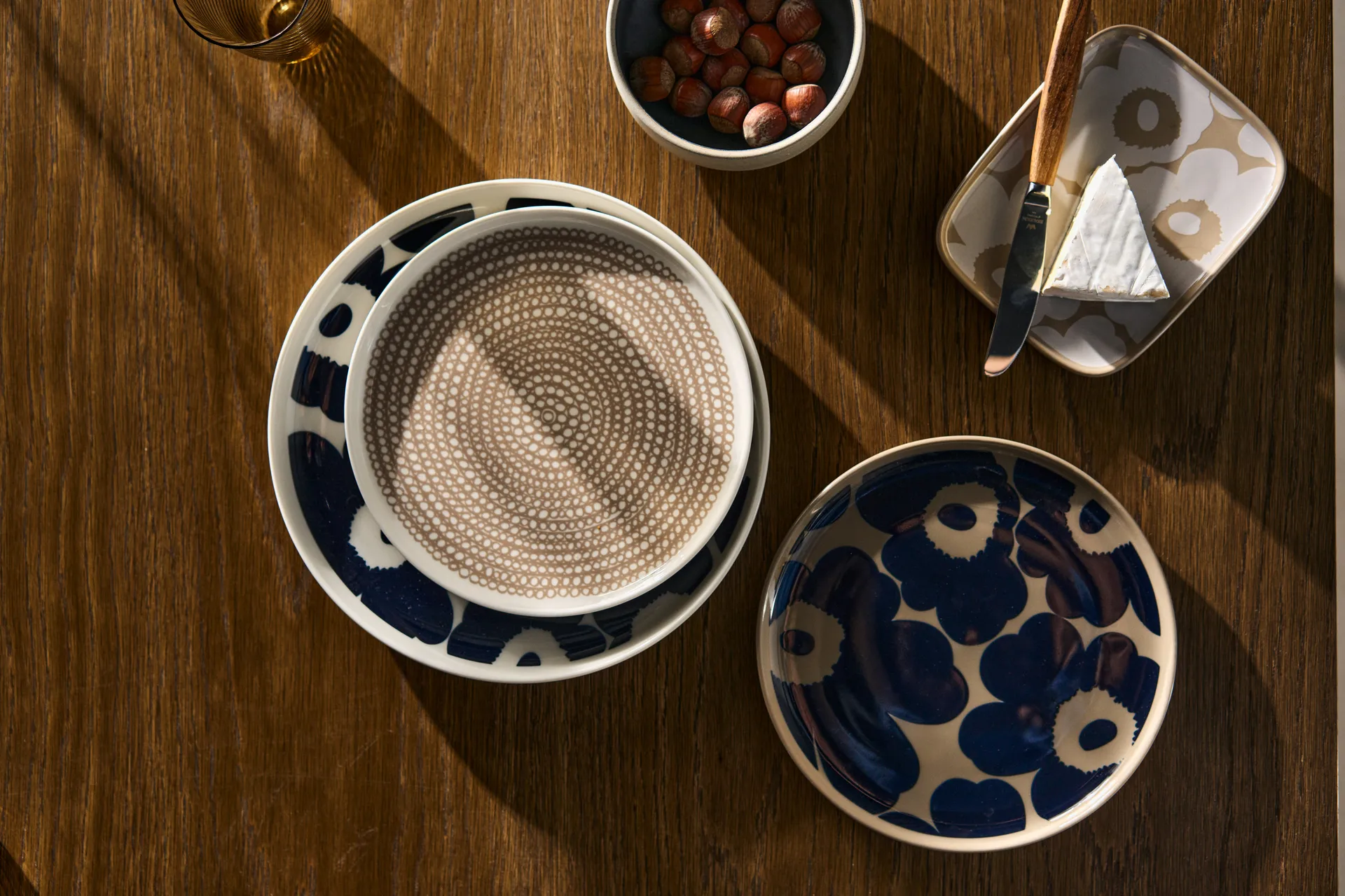 Unikko prato Ø25 cm, Branco-azul escuro Marimekko