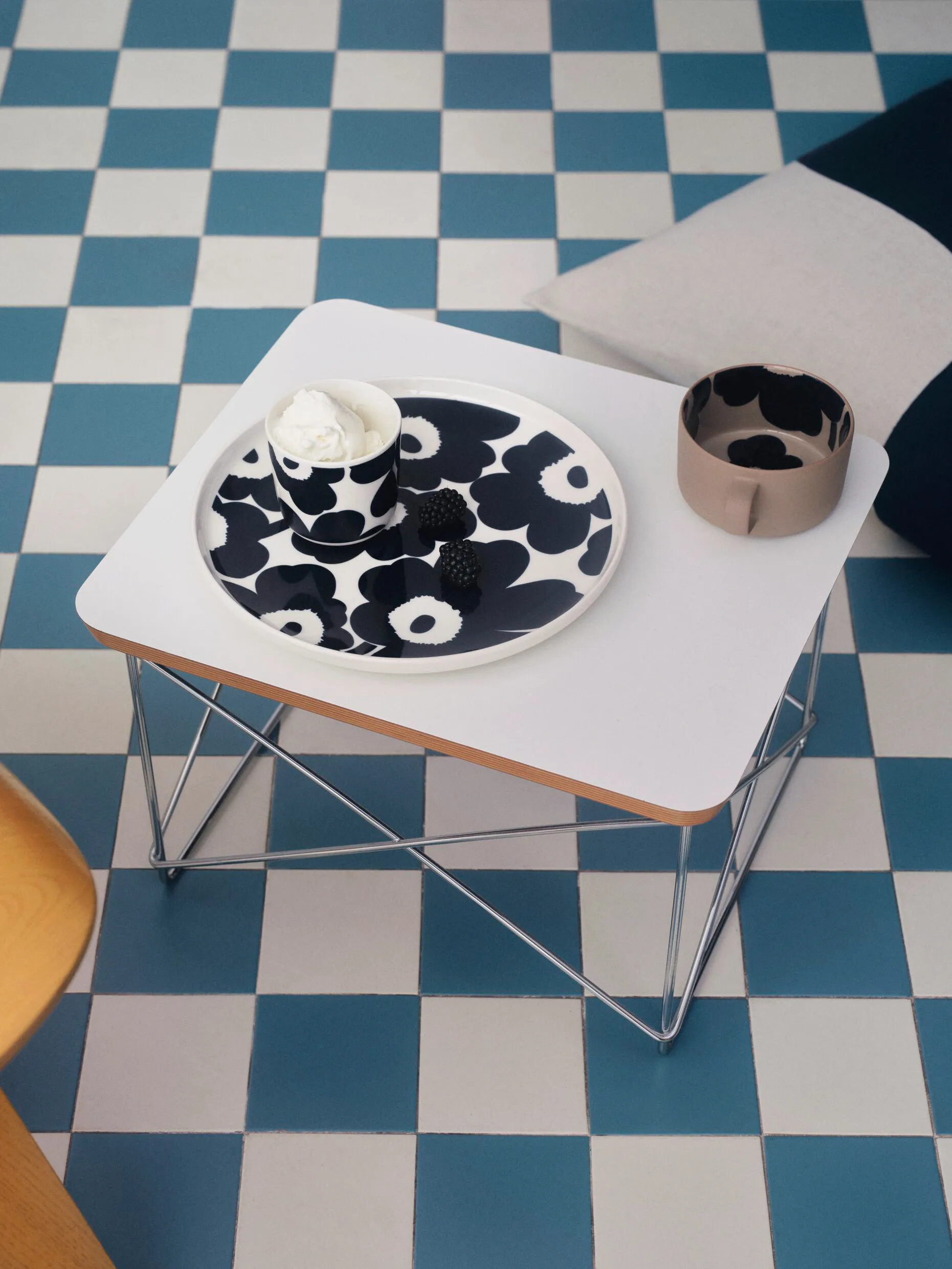 Unikko prato Ø25 cm, Branco-azul escuro Marimekko