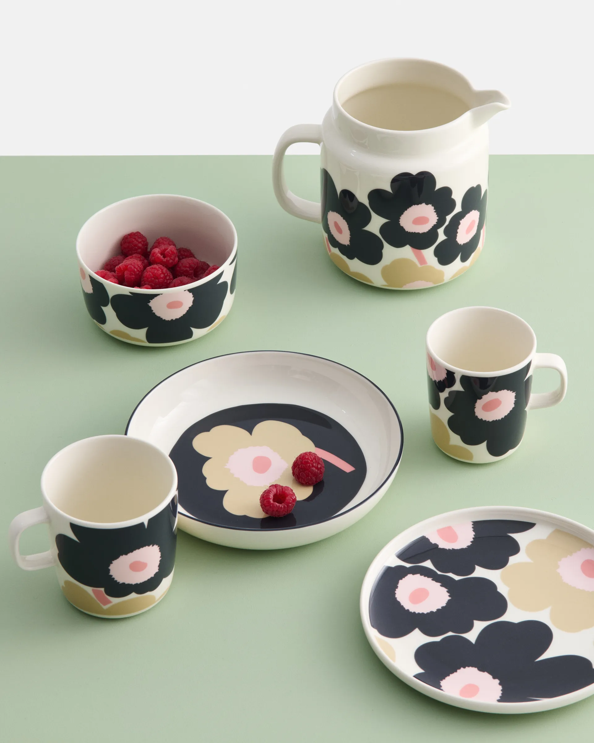 Unikko prato fundo Ø20,5 cm, Off white – carvão – areia – rosa Marimekko