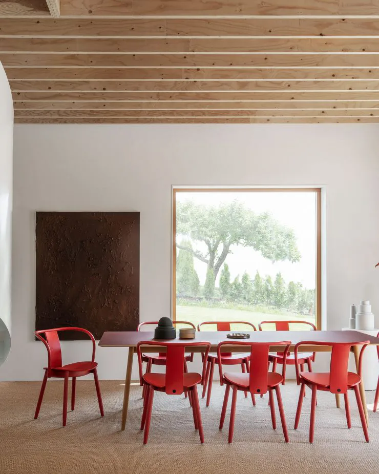 Cadeira Icha, Faia lacada a vermelho  Massproductions