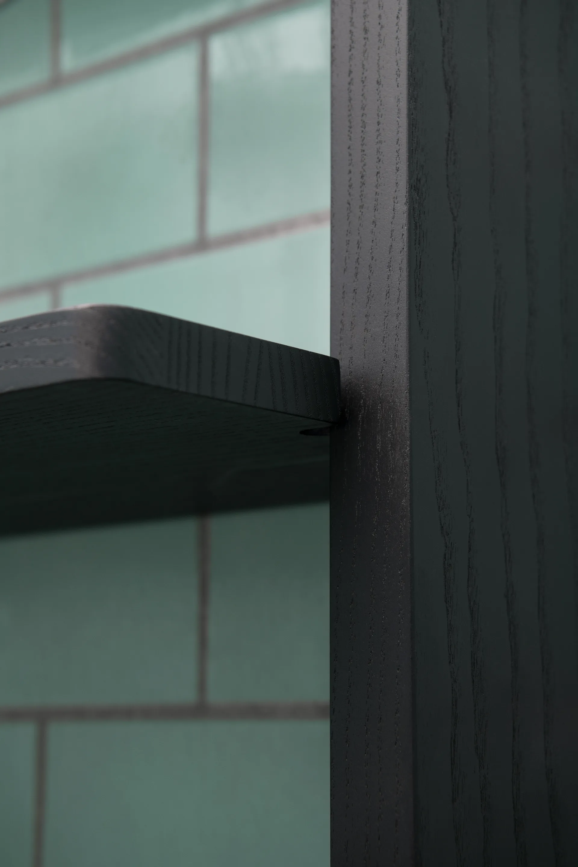 Gridlock Painel de ligação H1820, Freixo preto manchado Massproductions