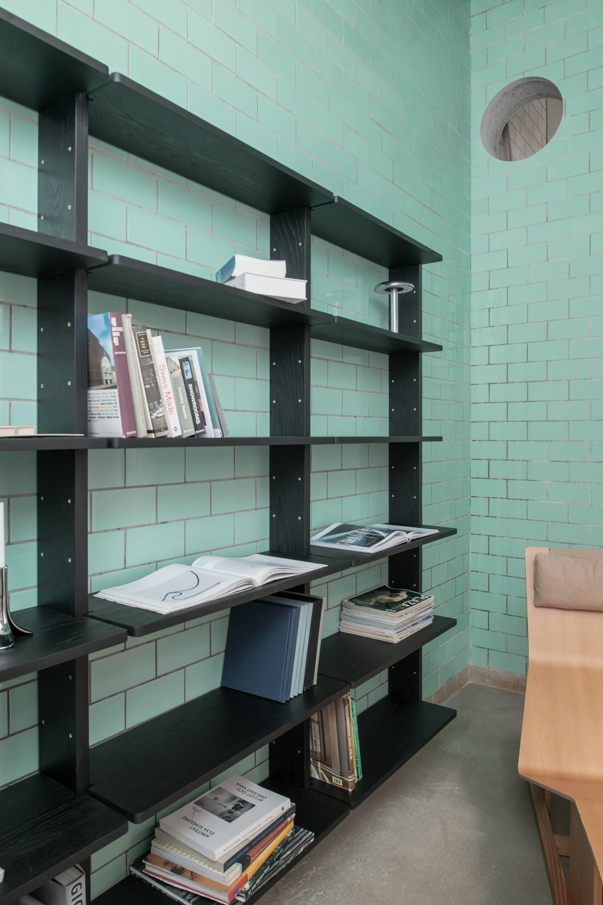 Gridlock Painel de ligação H1820, Freixo preto manchado Massproductions