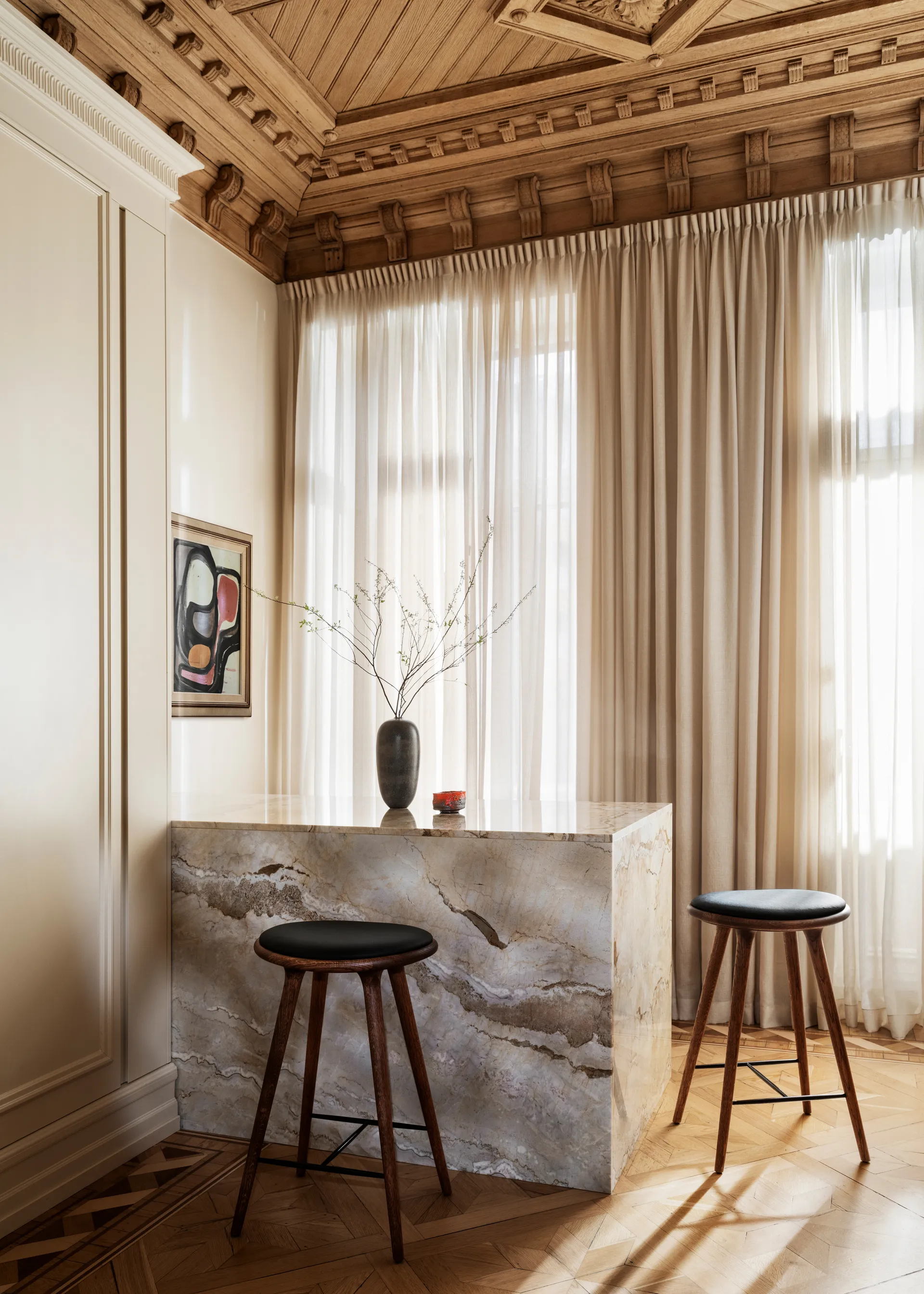 Banco bar baixo 69 cm High, Couro preto, estrutura alumínio  Mater