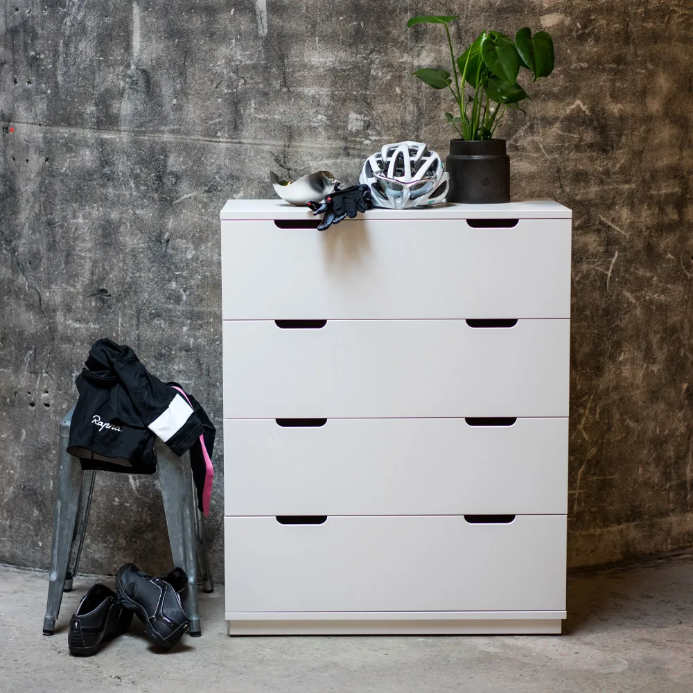 Aoko cómoda 4 gavetas, Verniz branco Mavis