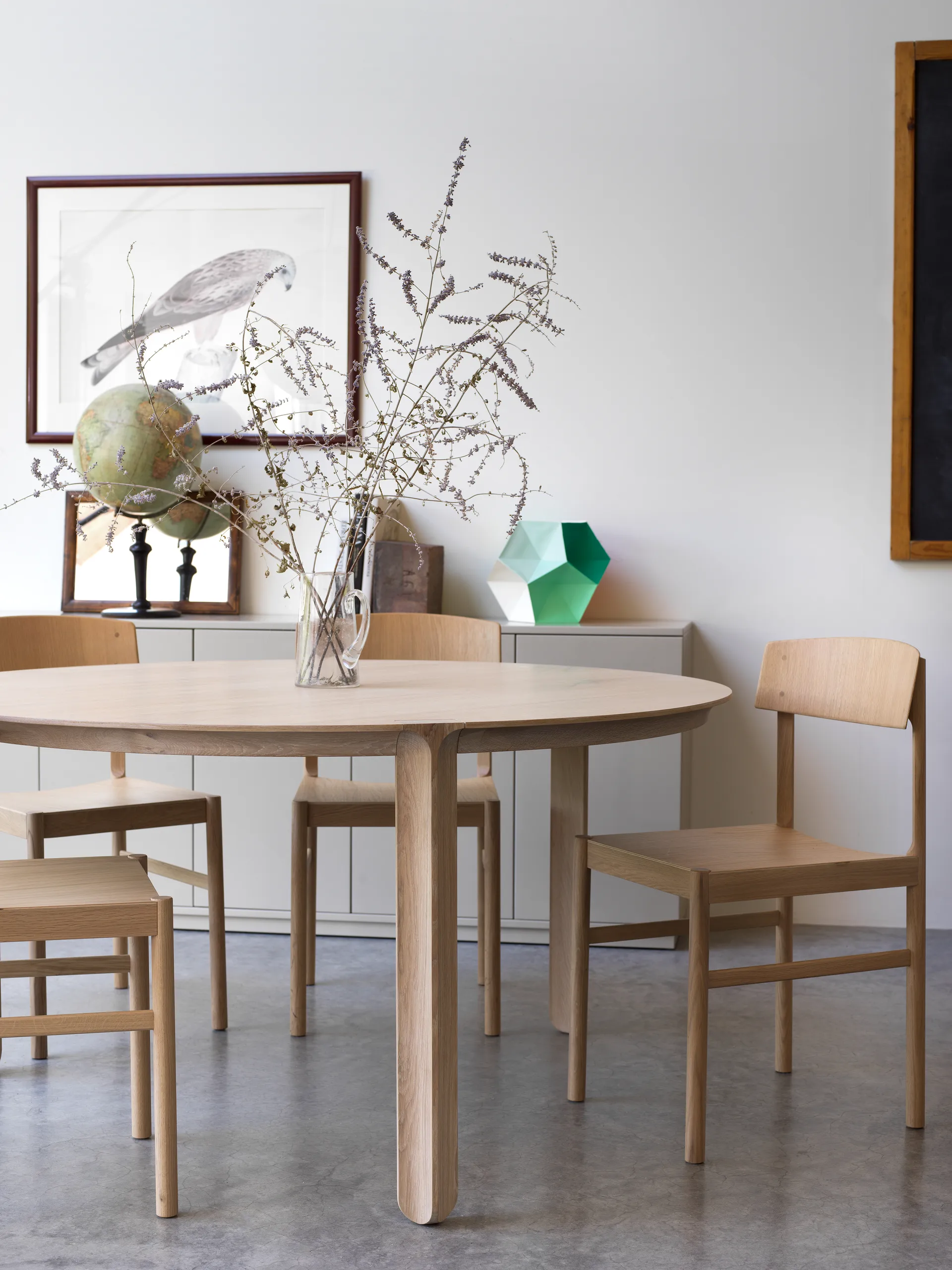 Rod cadeira, Carvalho envernizado com cera branca Mavis