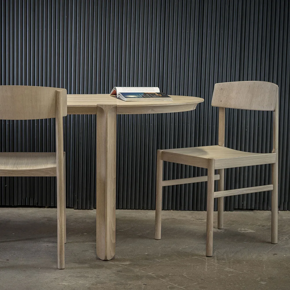 Rod cadeira, Carvalho envernizado com cera branca Mavis