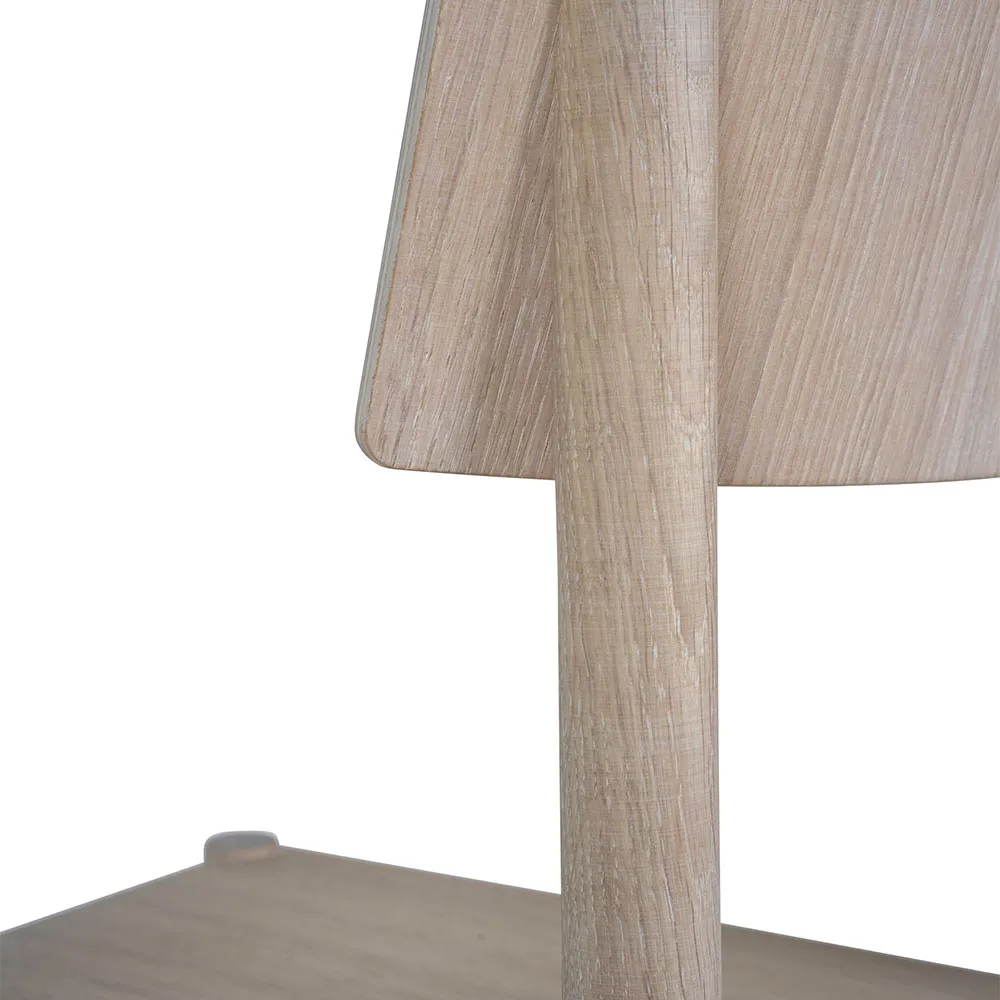 Rod cadeira, Carvalho envernizado com cera branca Mavis