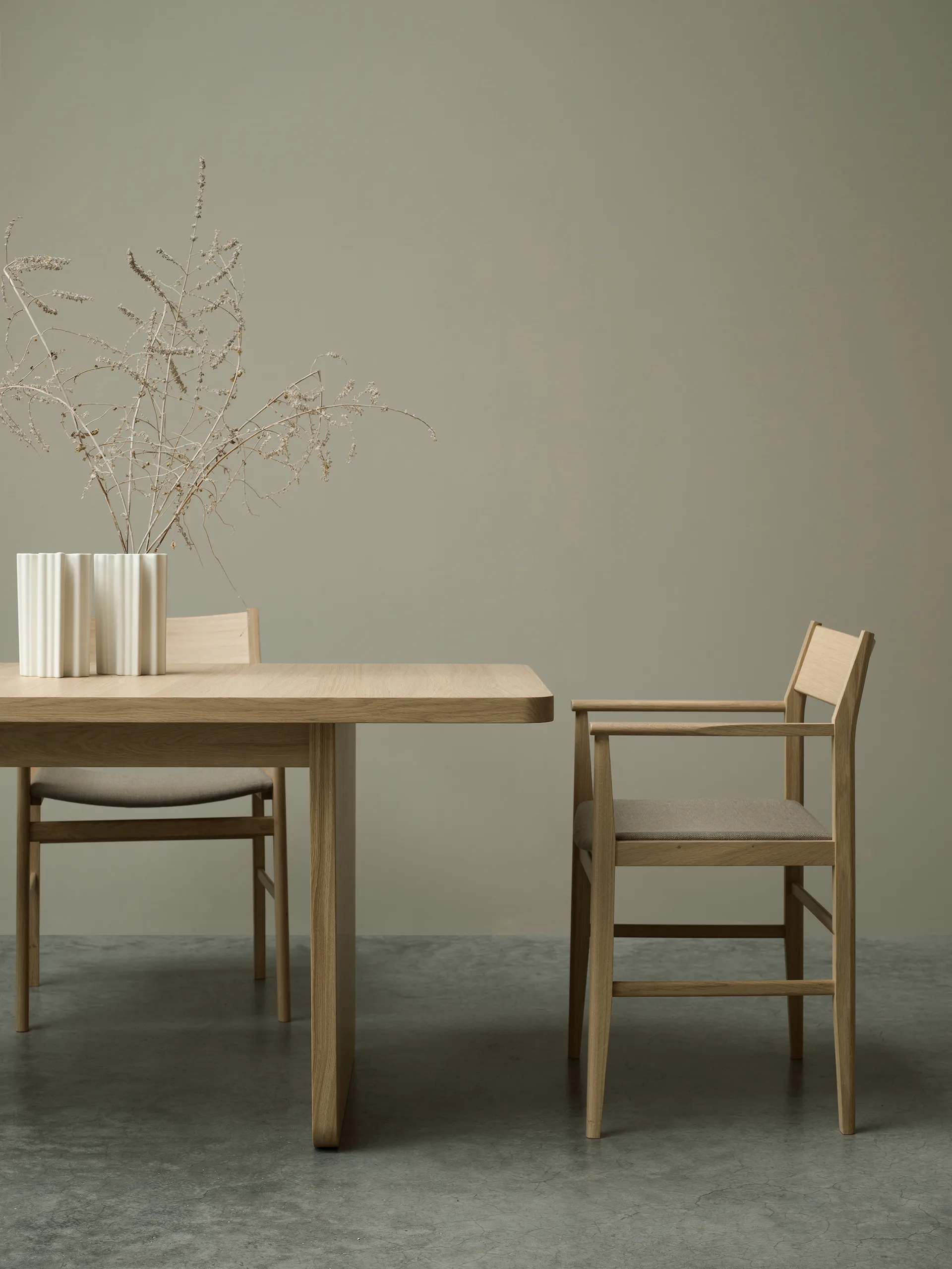 Vaud mesa de jantar, Carvalho com pigmento branco, 2 tampas de extensão Mavis