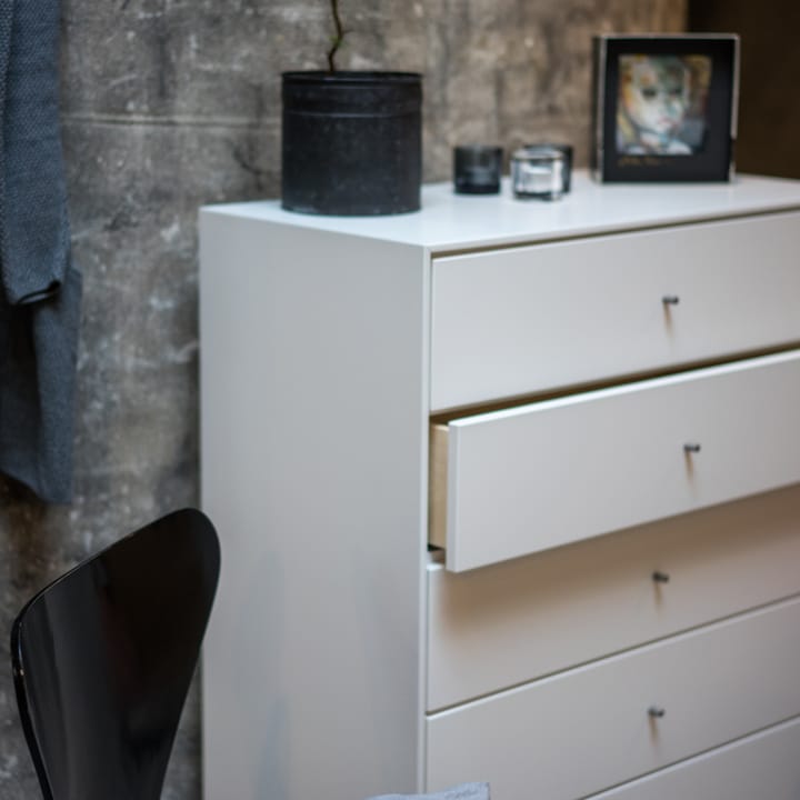 Volt cómoda 5 gavetas branca, Detalhes em aço inoxid�ável Mavis