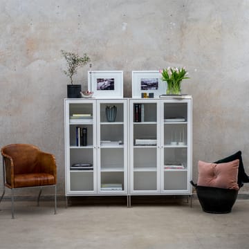 Volt vitrina 130 cm branco lacado - Detalhes em aço inoxidável - Mavis