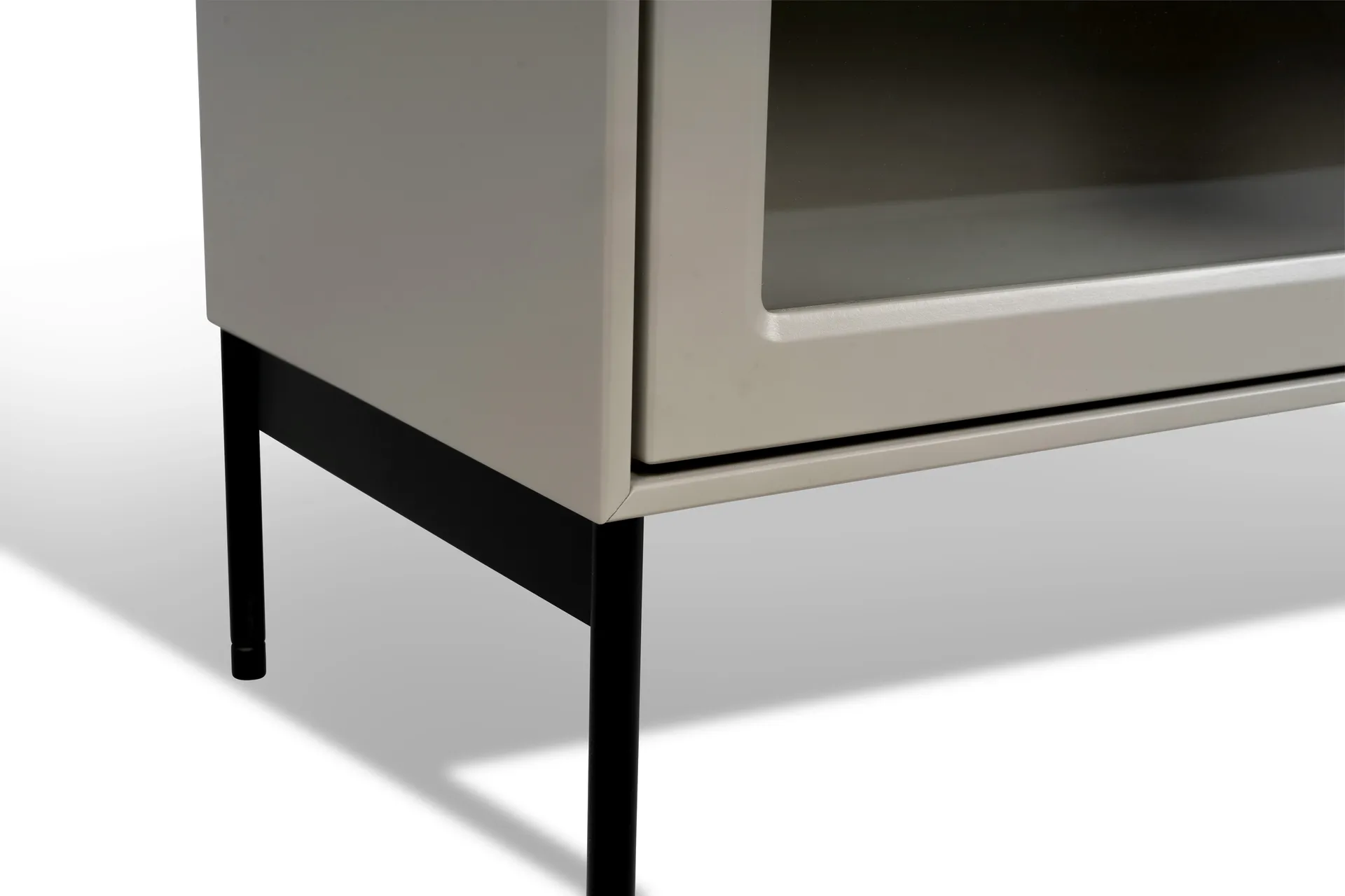 Volt vitrine 130 cm bege, Detalhes em preto Mavis