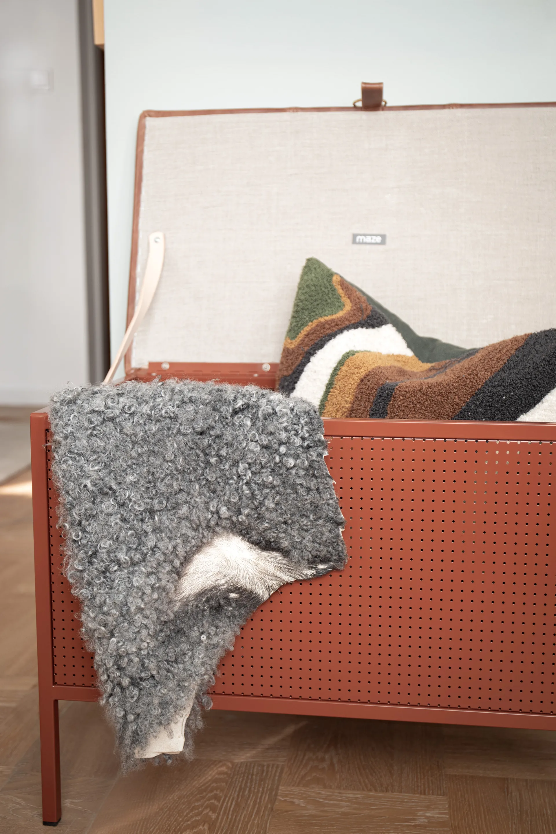 Banco com arrumação Frank, Cinnamon-vintage cognac Maze