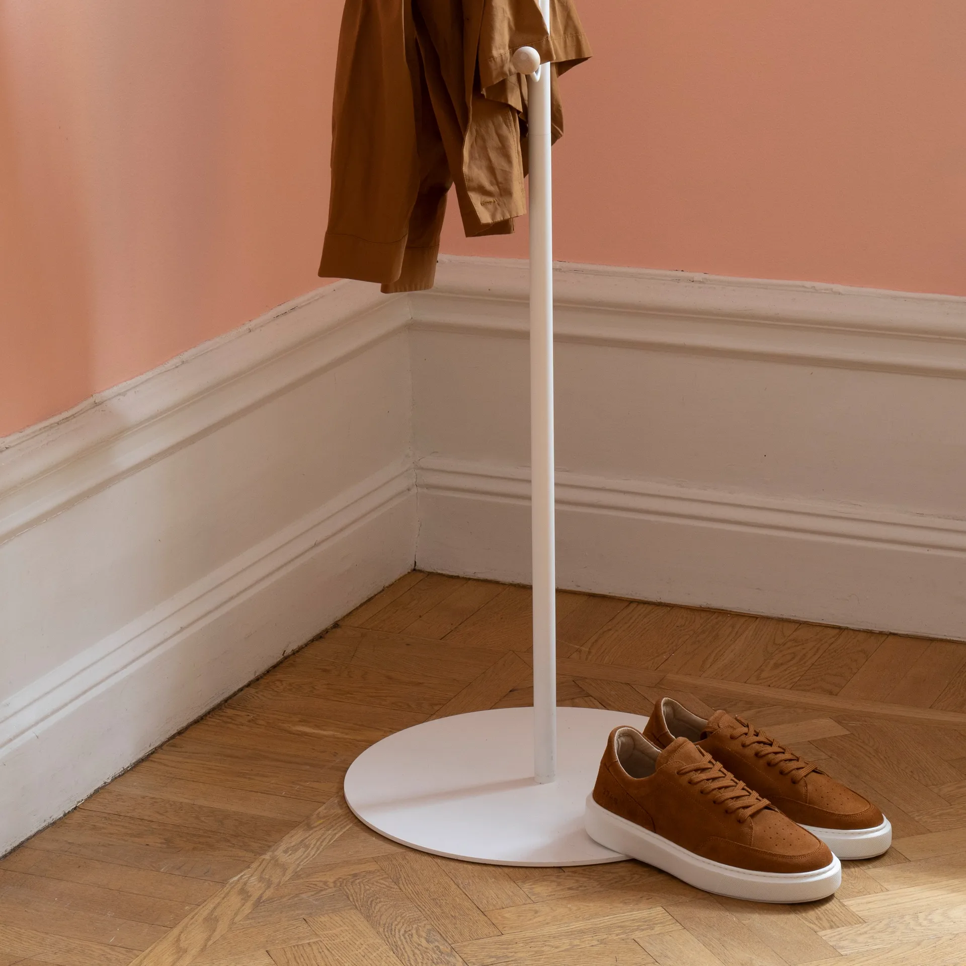 Bill Floor cabide, Branco Maze